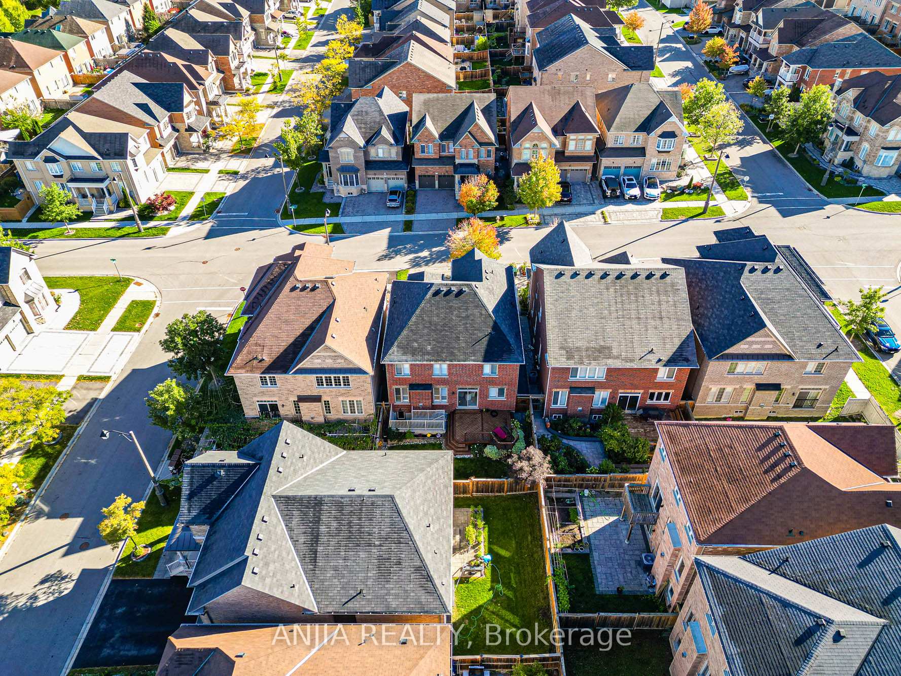 Photo 3 of 96 Brock Avenue, Markham, Berczy — HOMEH