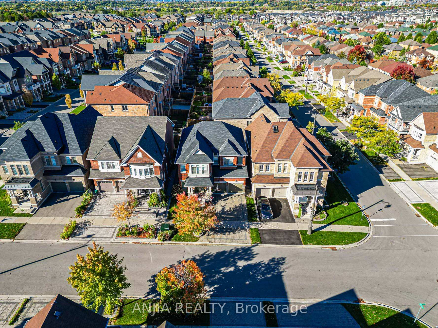 Photo 4 of 96 Brock Avenue, Markham, Berczy — HOMEH