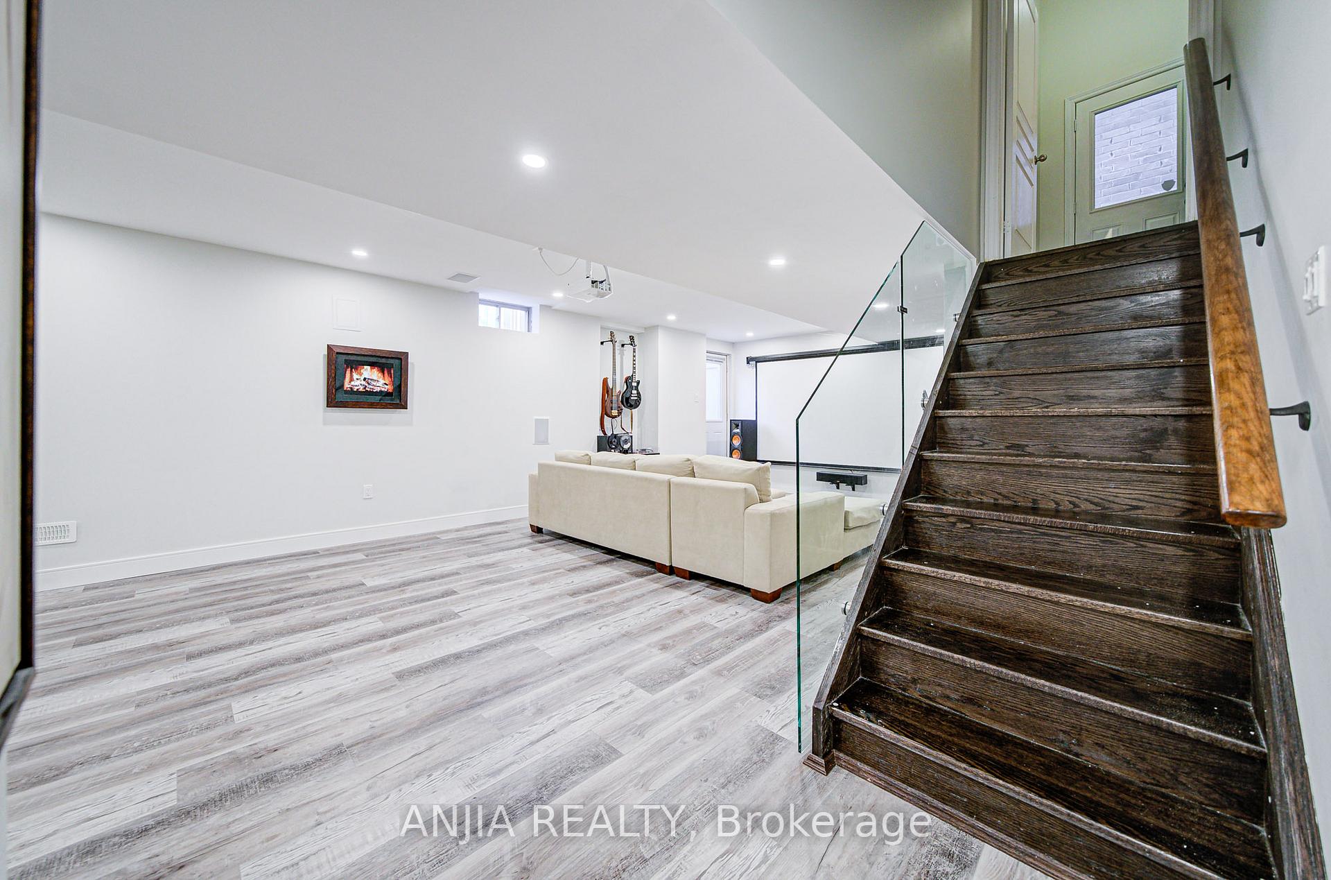 Photo 34 of 96 Brock Avenue, Markham, Berczy — HOMEH