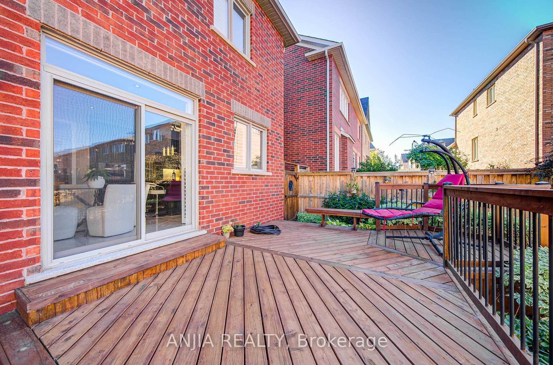 Photo 43 of 96 Brock Avenue, Markham, Berczy — HOMEH