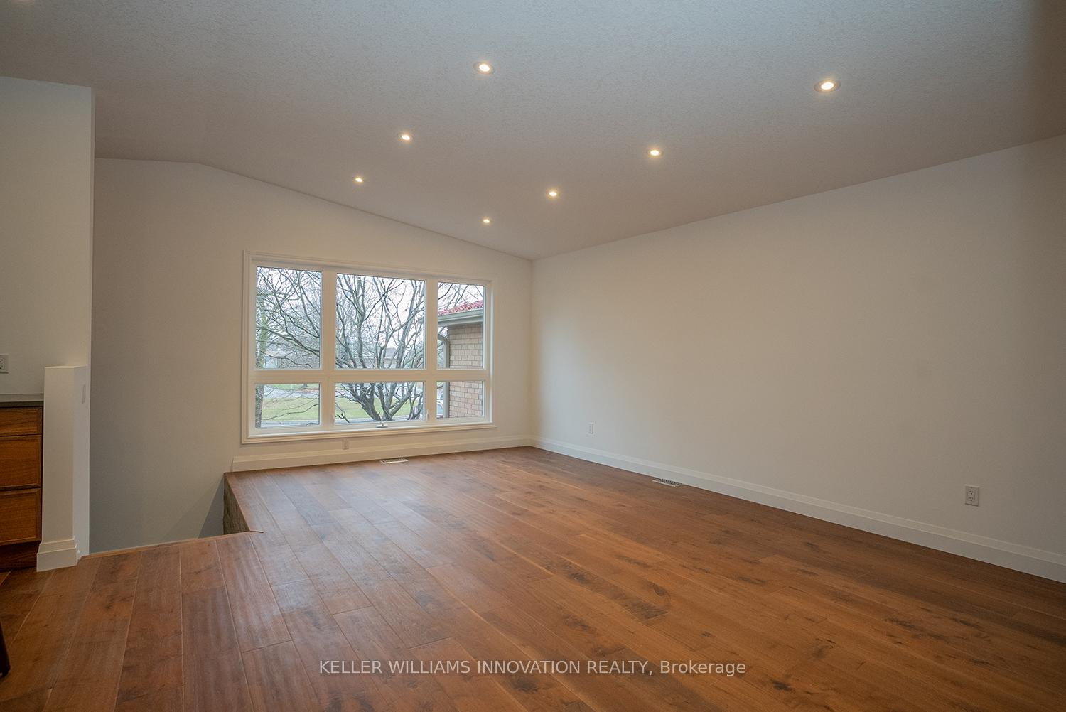 Photo 3 of 229 Westview Court, Kitchener — HOMEH