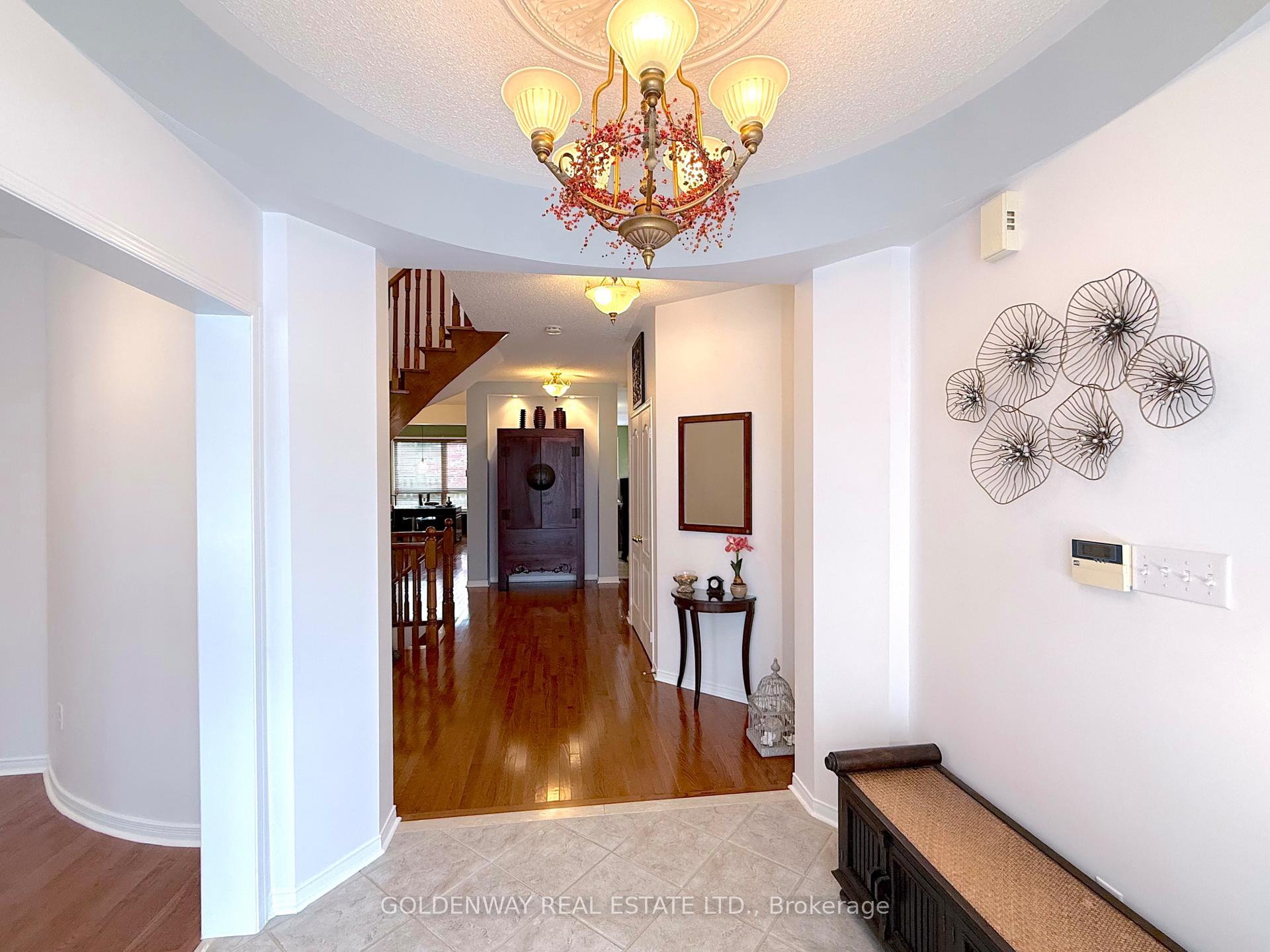 Photo 2 of 10 Bertram Earnshaw Drive, Markham, Berczy — HOMEH