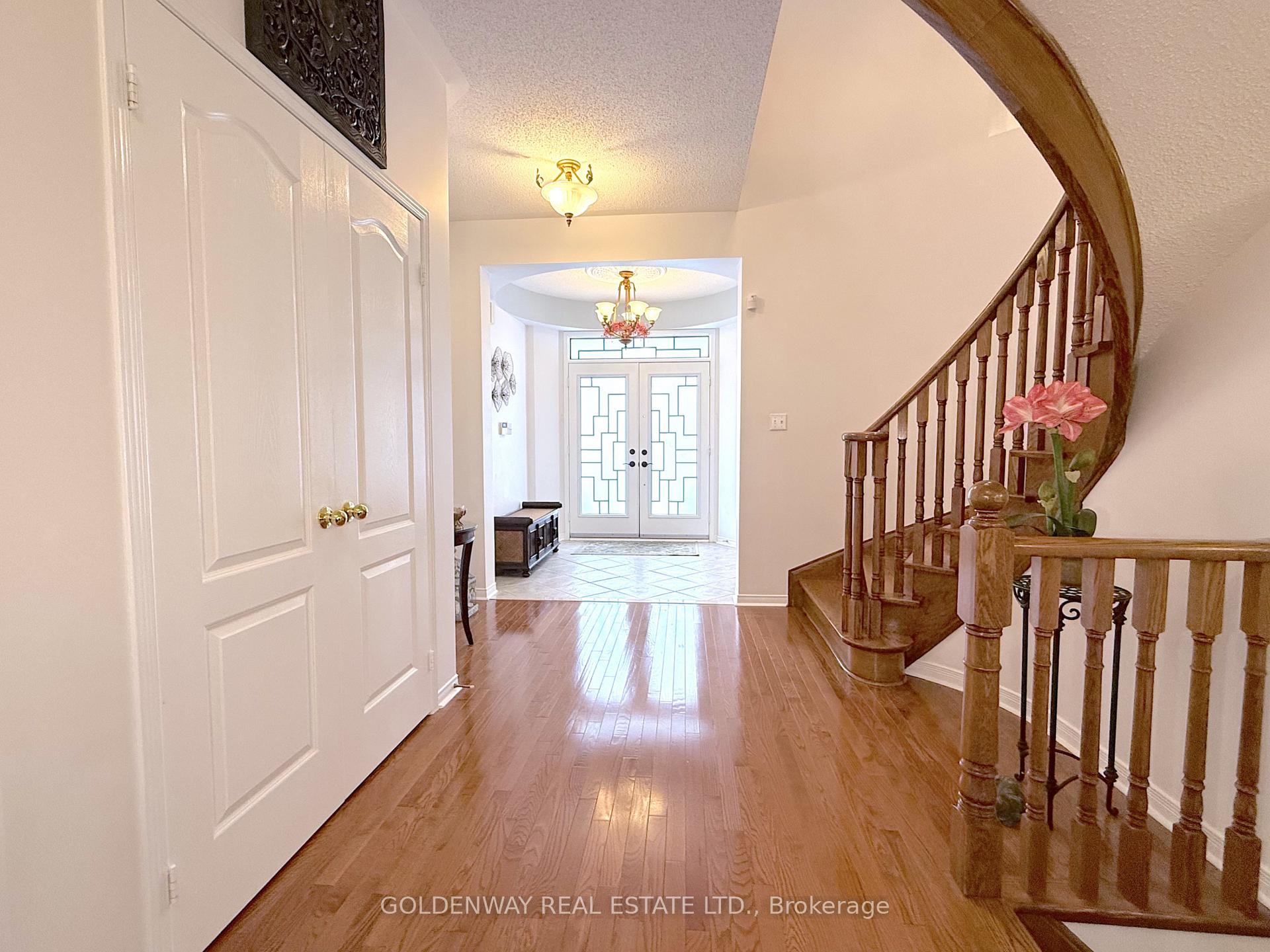 Photo 4 of 10 Bertram Earnshaw Drive, Markham, Berczy — HOMEH