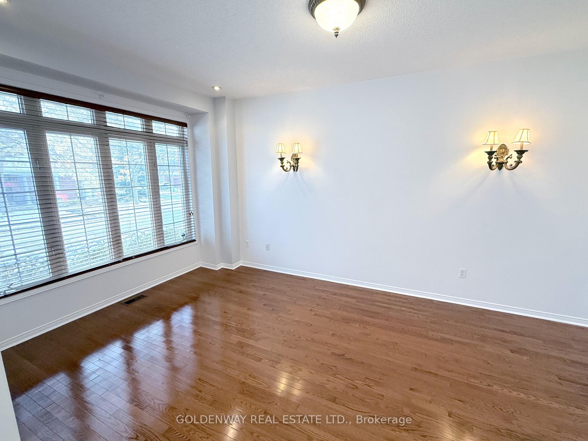 Photo 5 of 10 Bertram Earnshaw Drive, Markham, Berczy — HOMEH