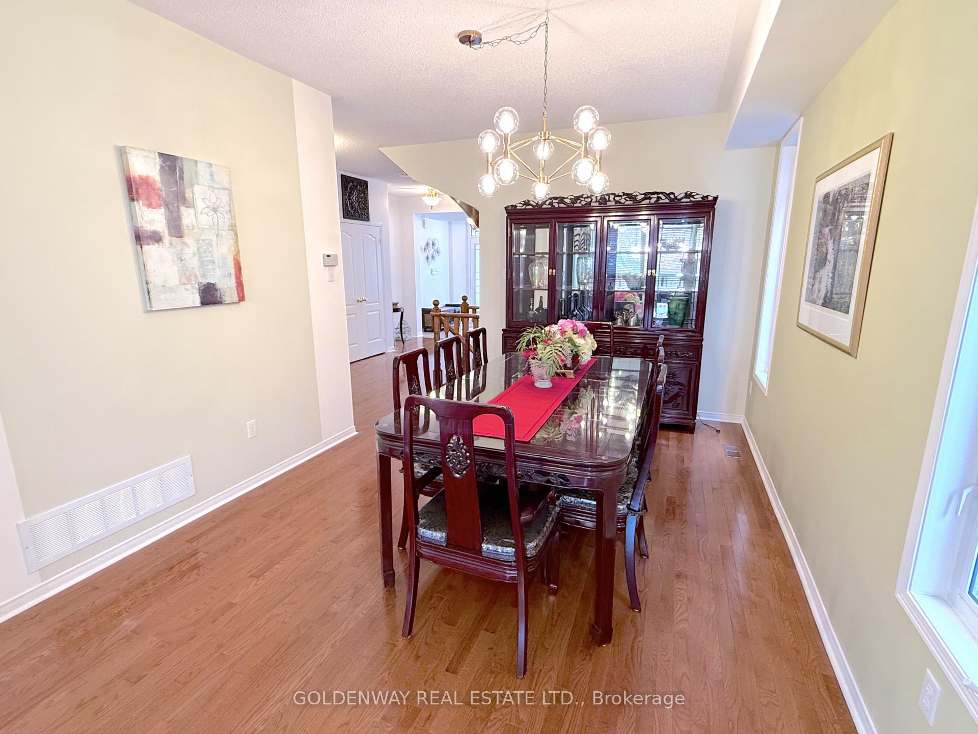 Photo 6 of 10 Bertram Earnshaw Drive, Markham, Berczy — HOMEH