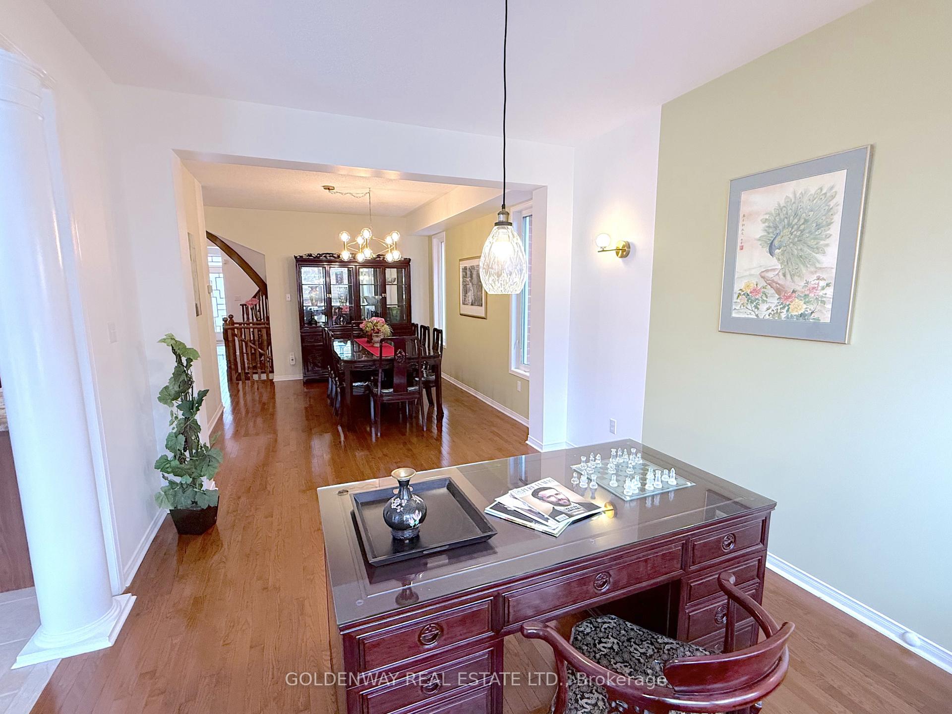 Photo 9 of 10 Bertram Earnshaw Drive, Markham, Berczy — HOMEH