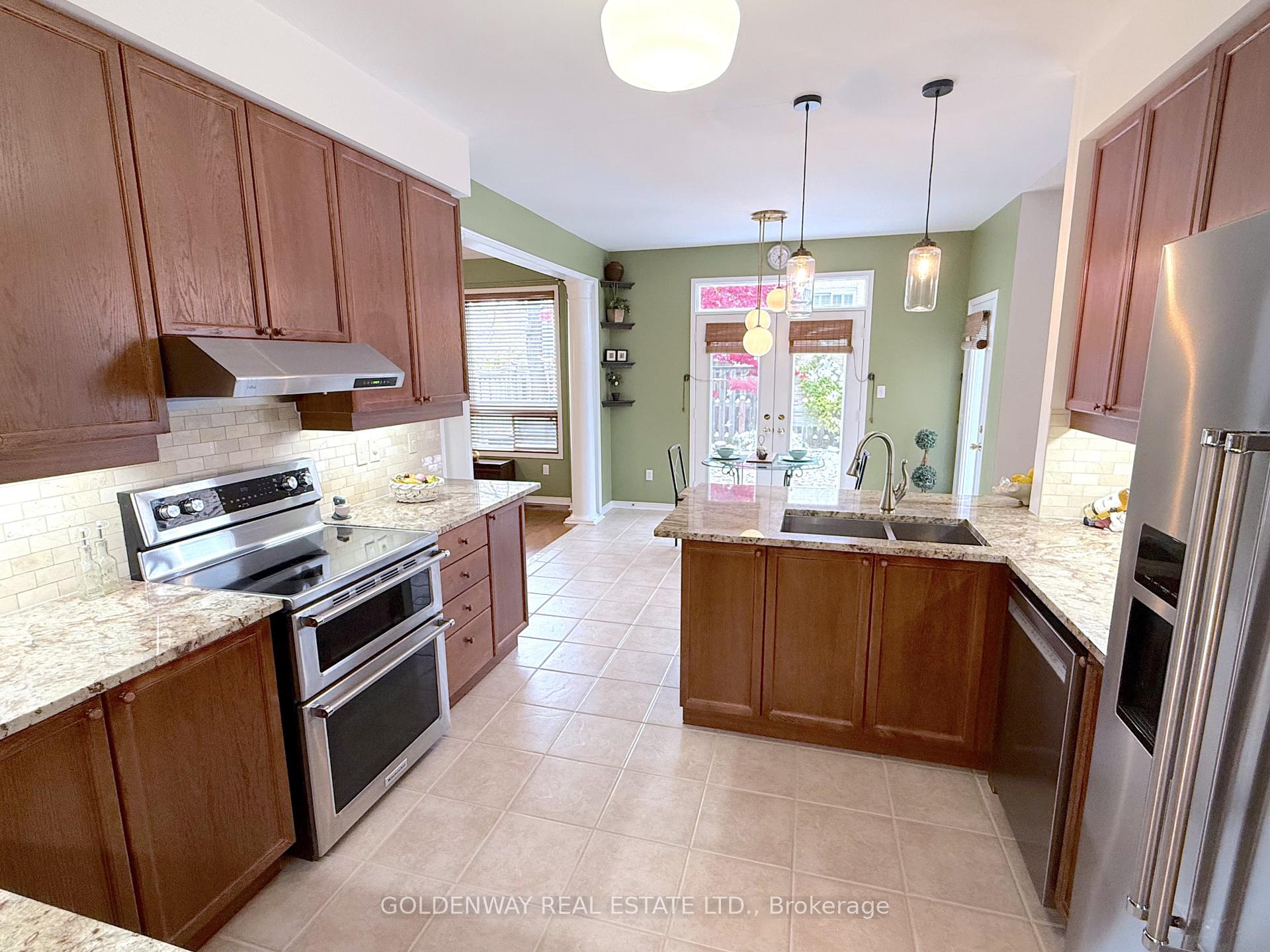 Photo 10 of 10 Bertram Earnshaw Drive, Markham, Berczy — HOMEH