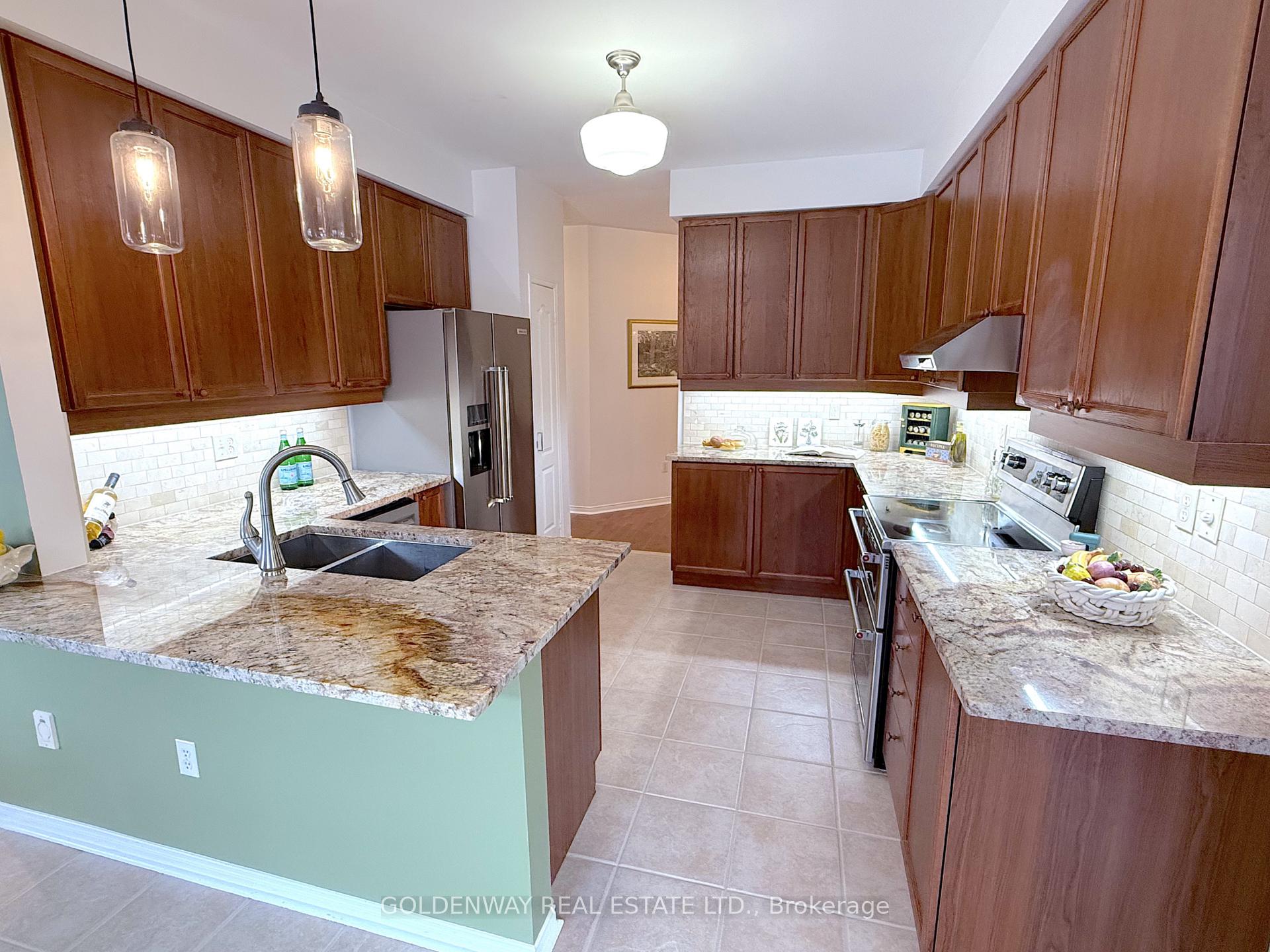 Photo 11 of 10 Bertram Earnshaw Drive, Markham, Berczy — HOMEH