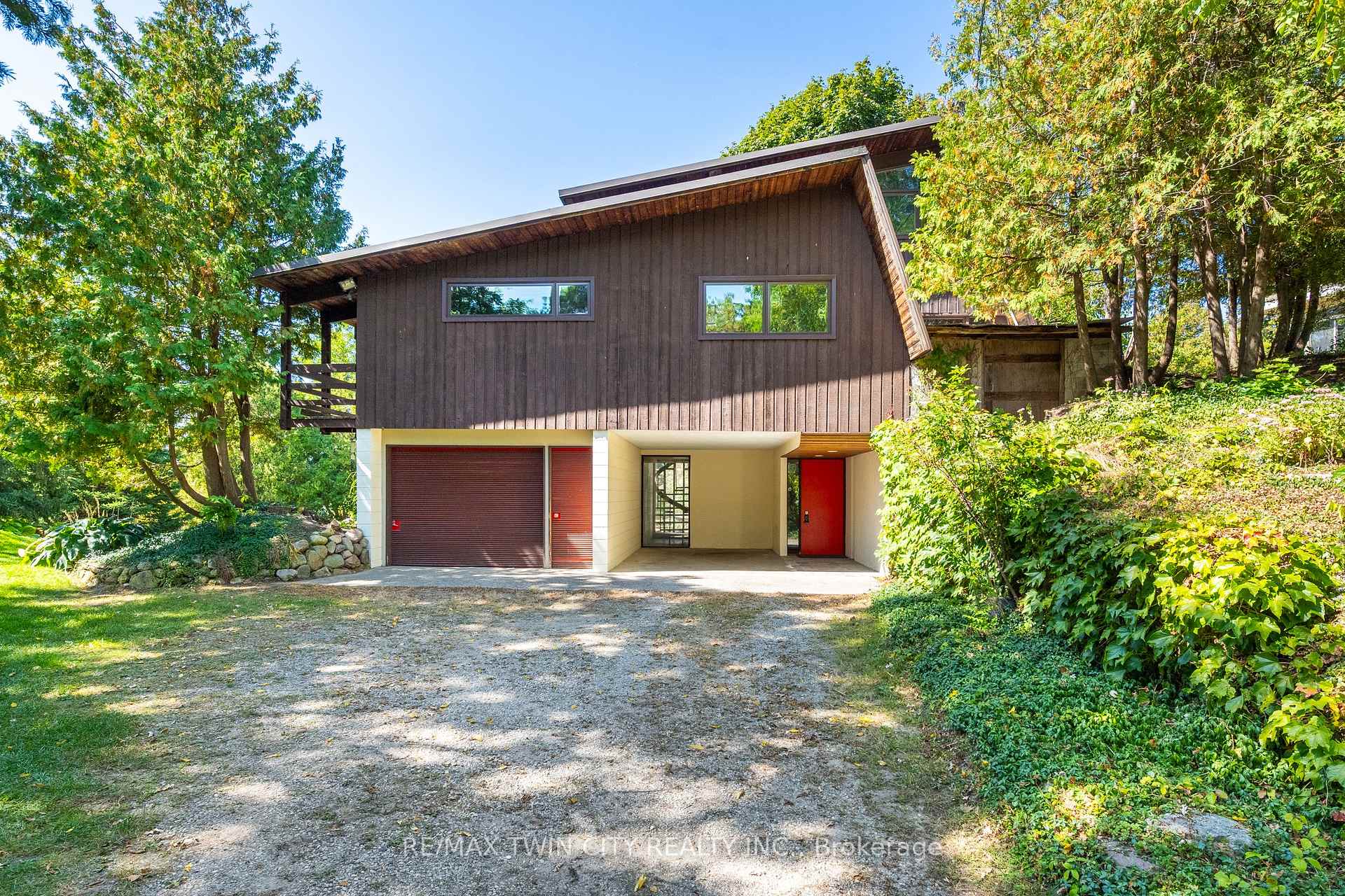 Photo 2 of 121 Grand Hill Drive, Kitchener — HOMEH