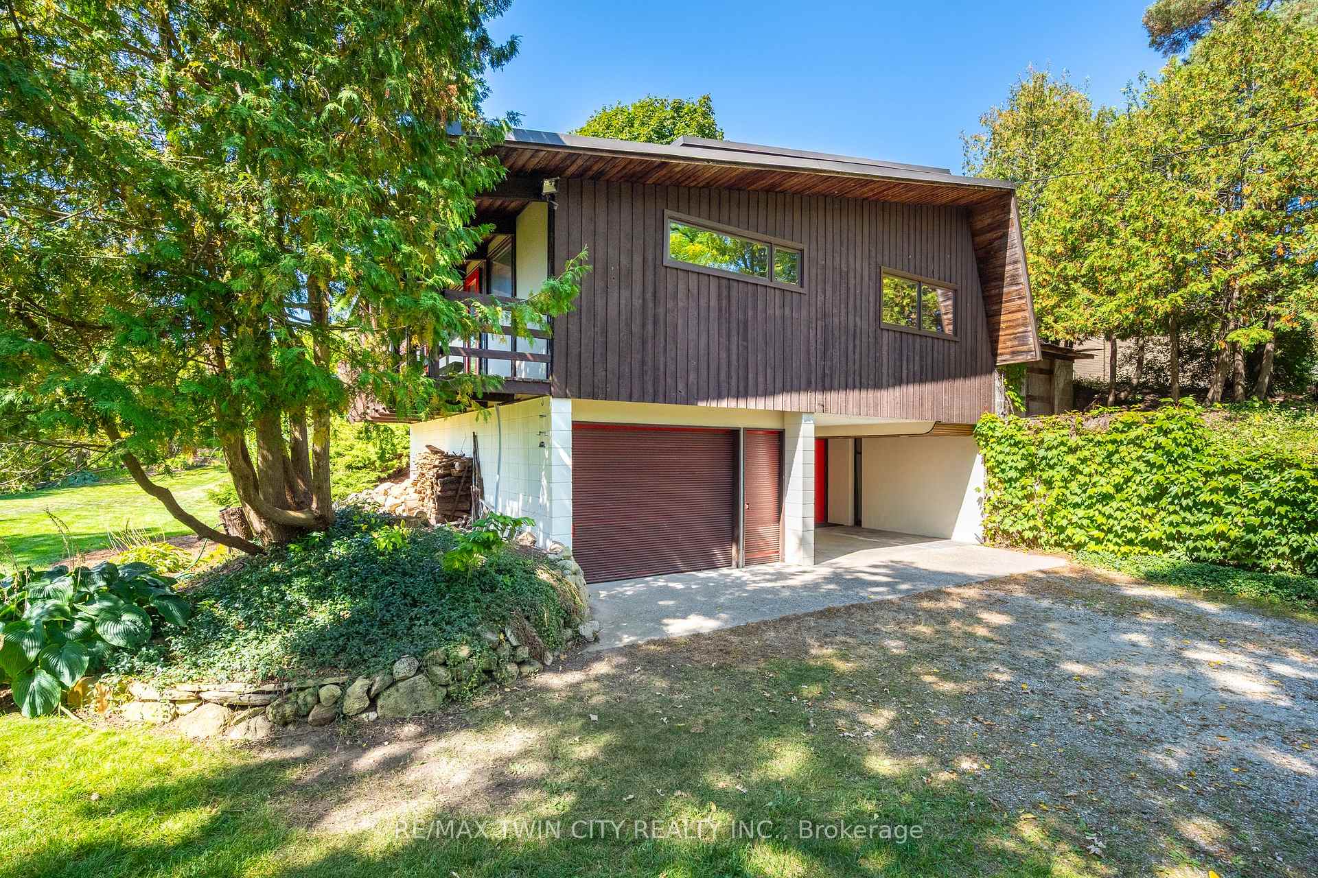Photo 3 of 121 Grand Hill Drive, Kitchener — HOMEH