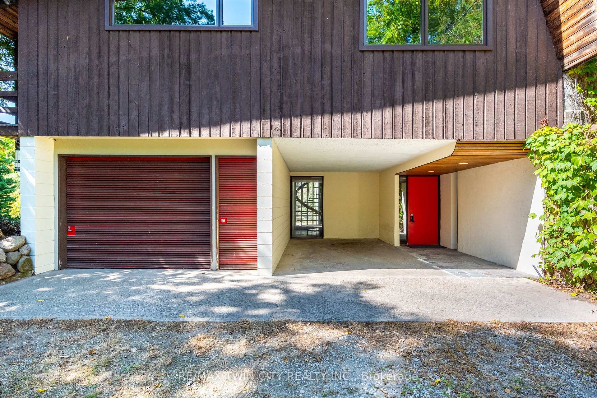 Photo 4 of 121 Grand Hill Drive, Kitchener — HOMEH