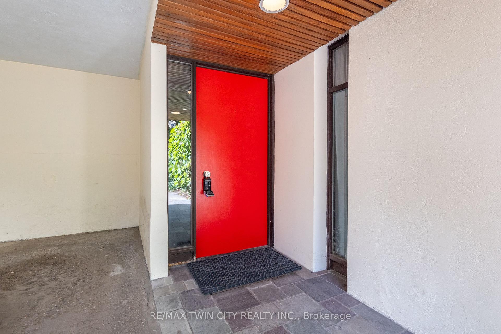 Photo 5 of 121 Grand Hill Drive, Kitchener — HOMEH