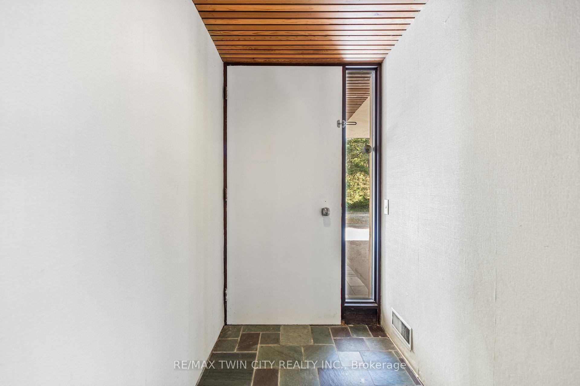 Photo 6 of 121 Grand Hill Drive, Kitchener — HOMEH