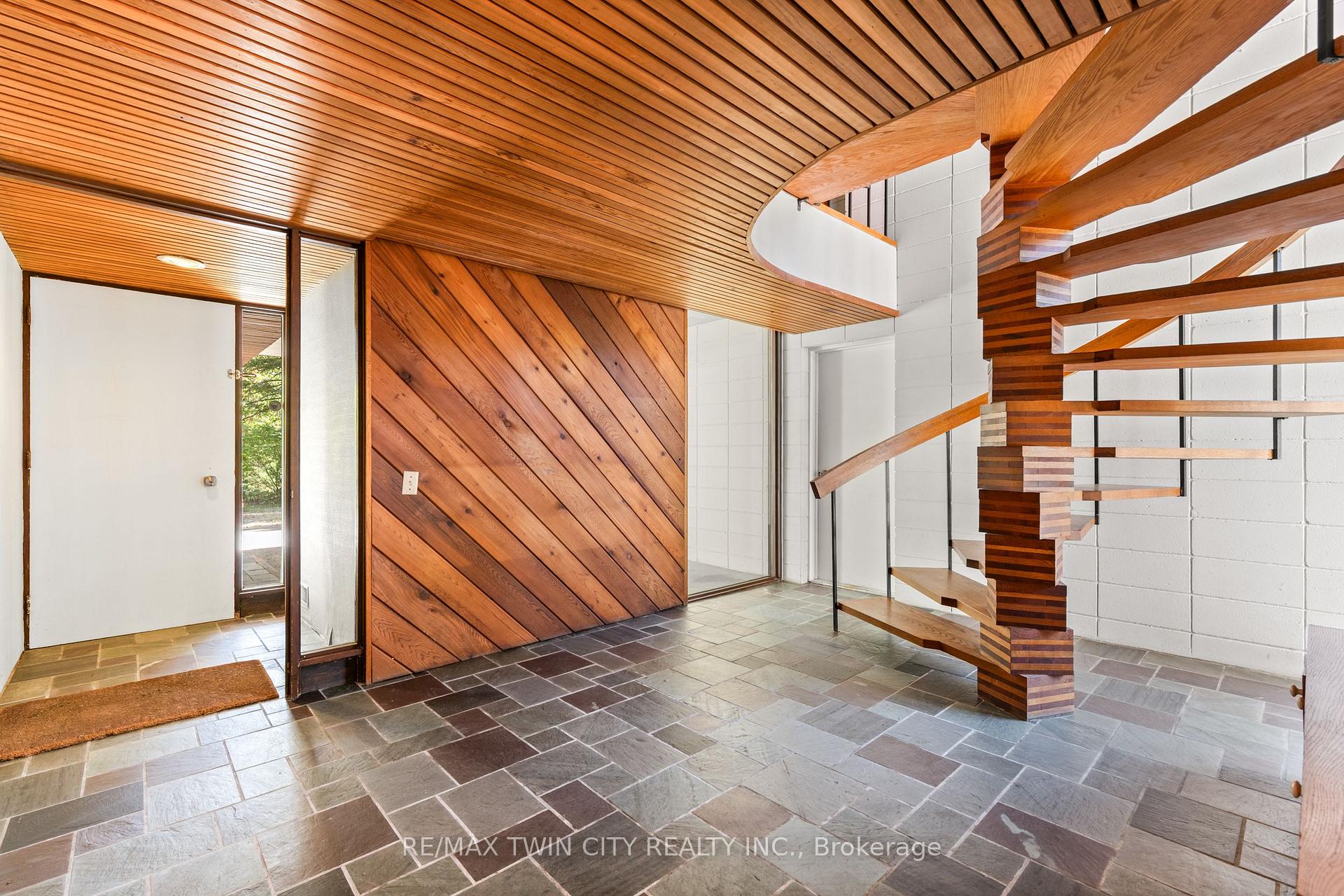 Photo 7 of 121 Grand Hill Drive, Kitchener — HOMEH