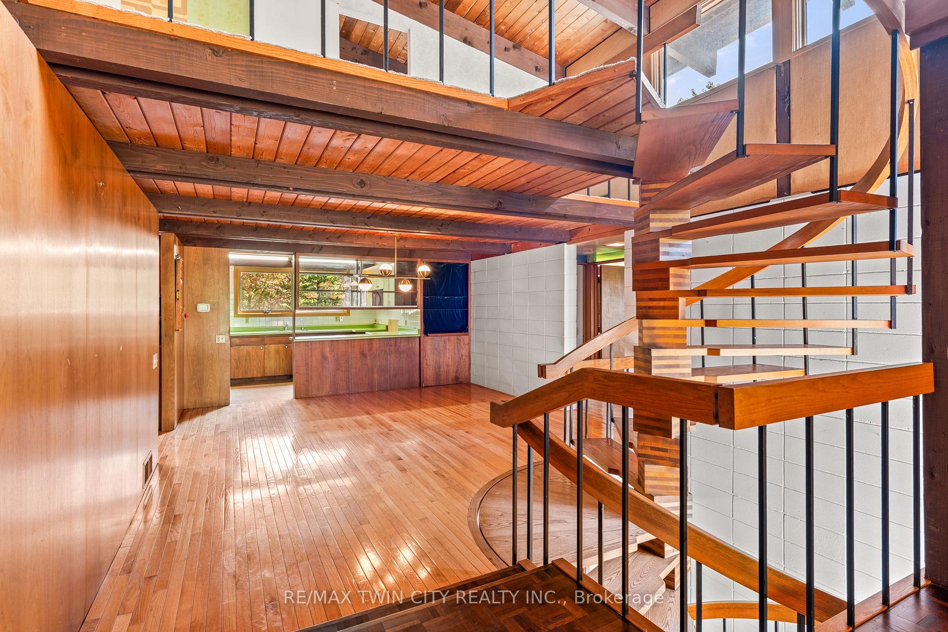 Photo 9 of 121 Grand Hill Drive, Kitchener — HOMEH