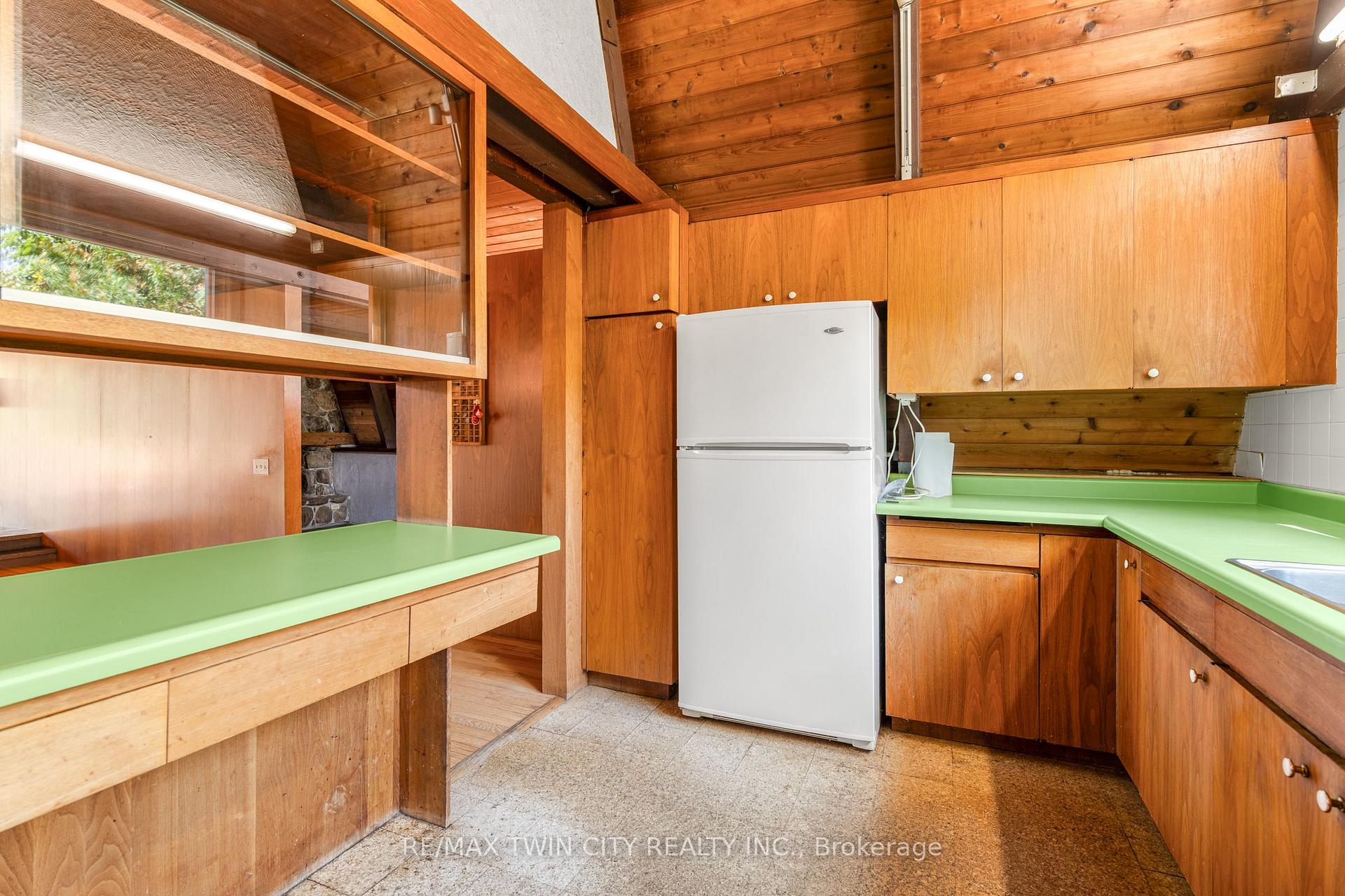 Photo 12 of 121 Grand Hill Drive, Kitchener — HOMEH