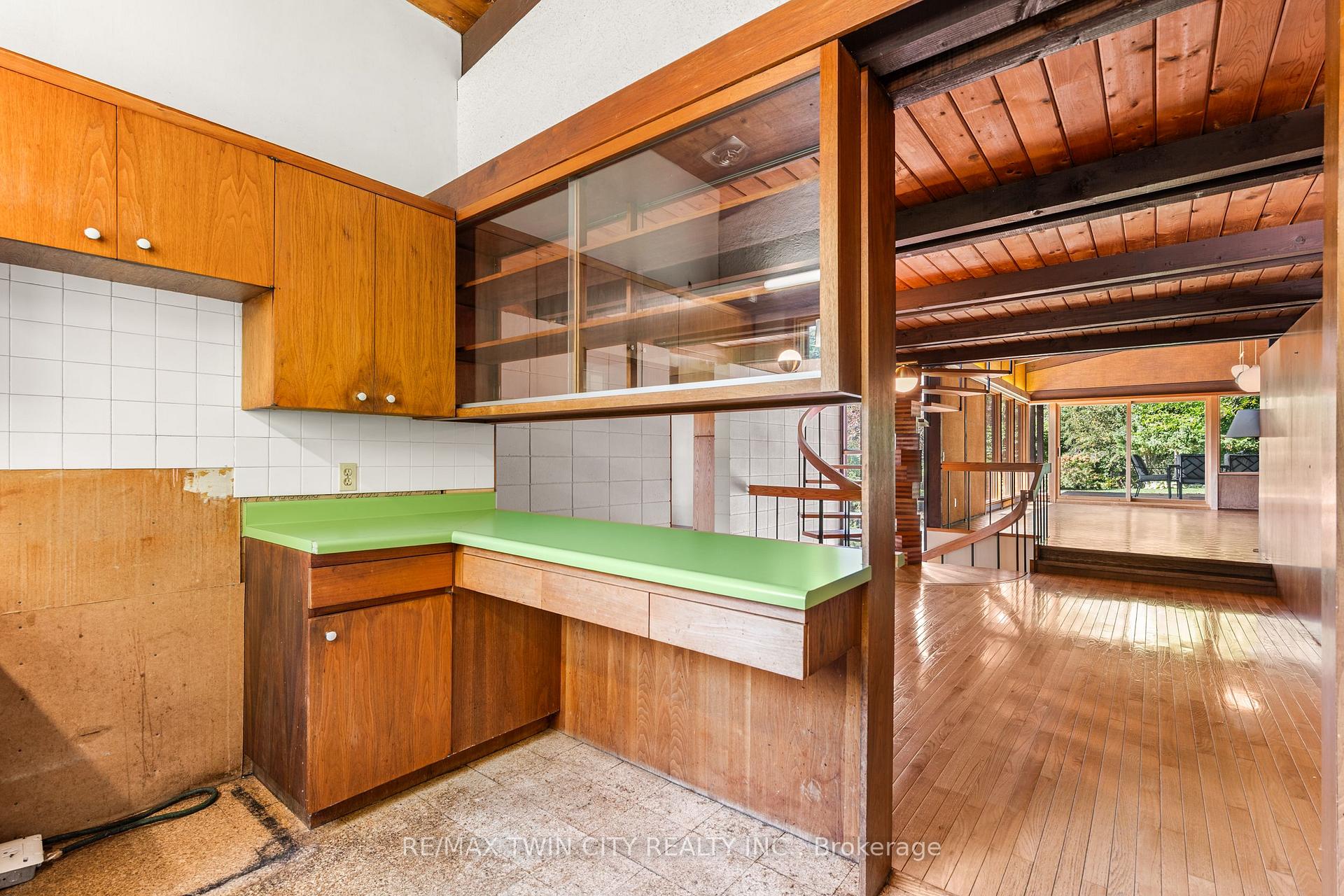 Photo 13 of 121 Grand Hill Drive, Kitchener — HOMEH