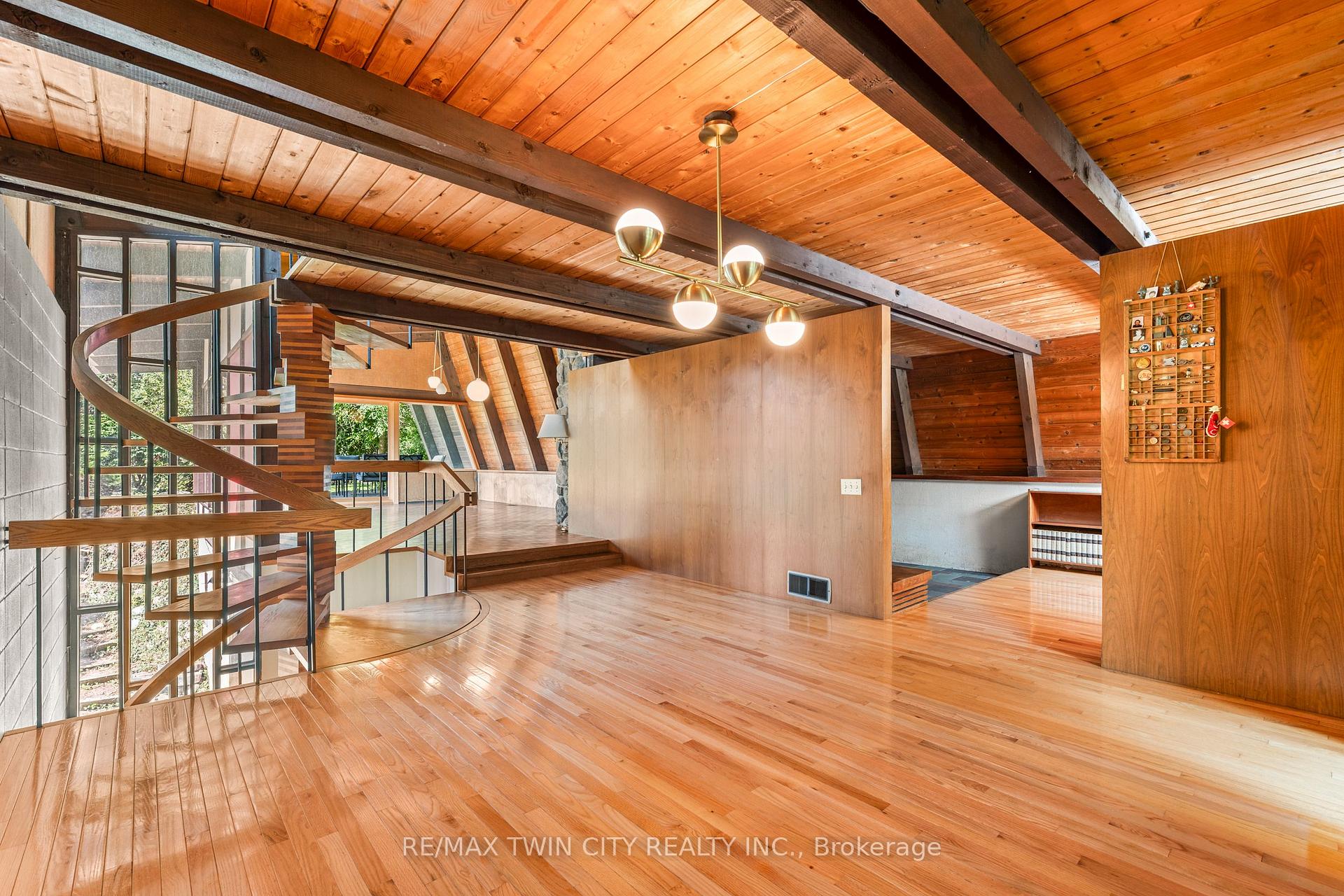 Photo 14 of 121 Grand Hill Drive, Kitchener — HOMEH