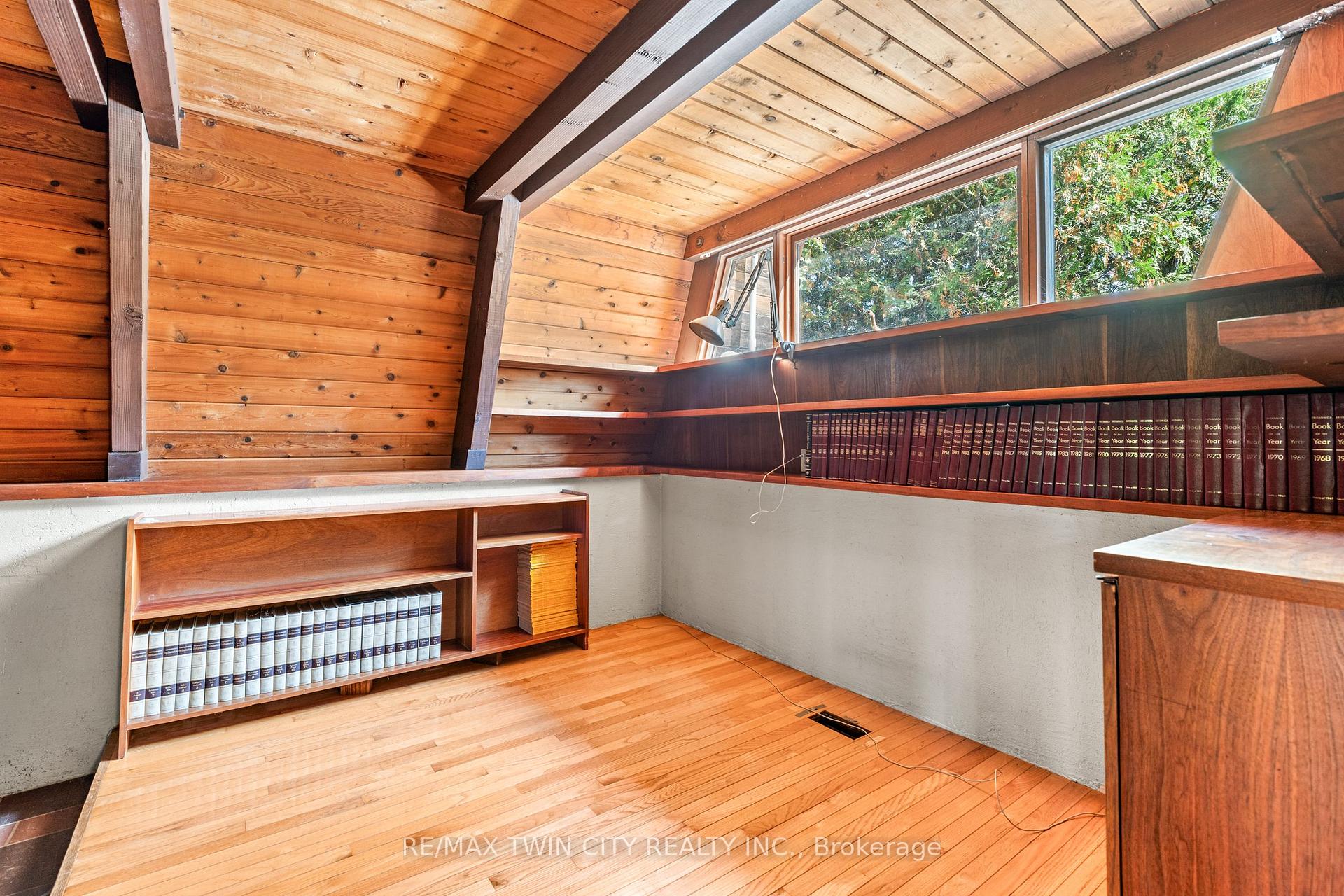 Photo 15 of 121 Grand Hill Drive, Kitchener — HOMEH