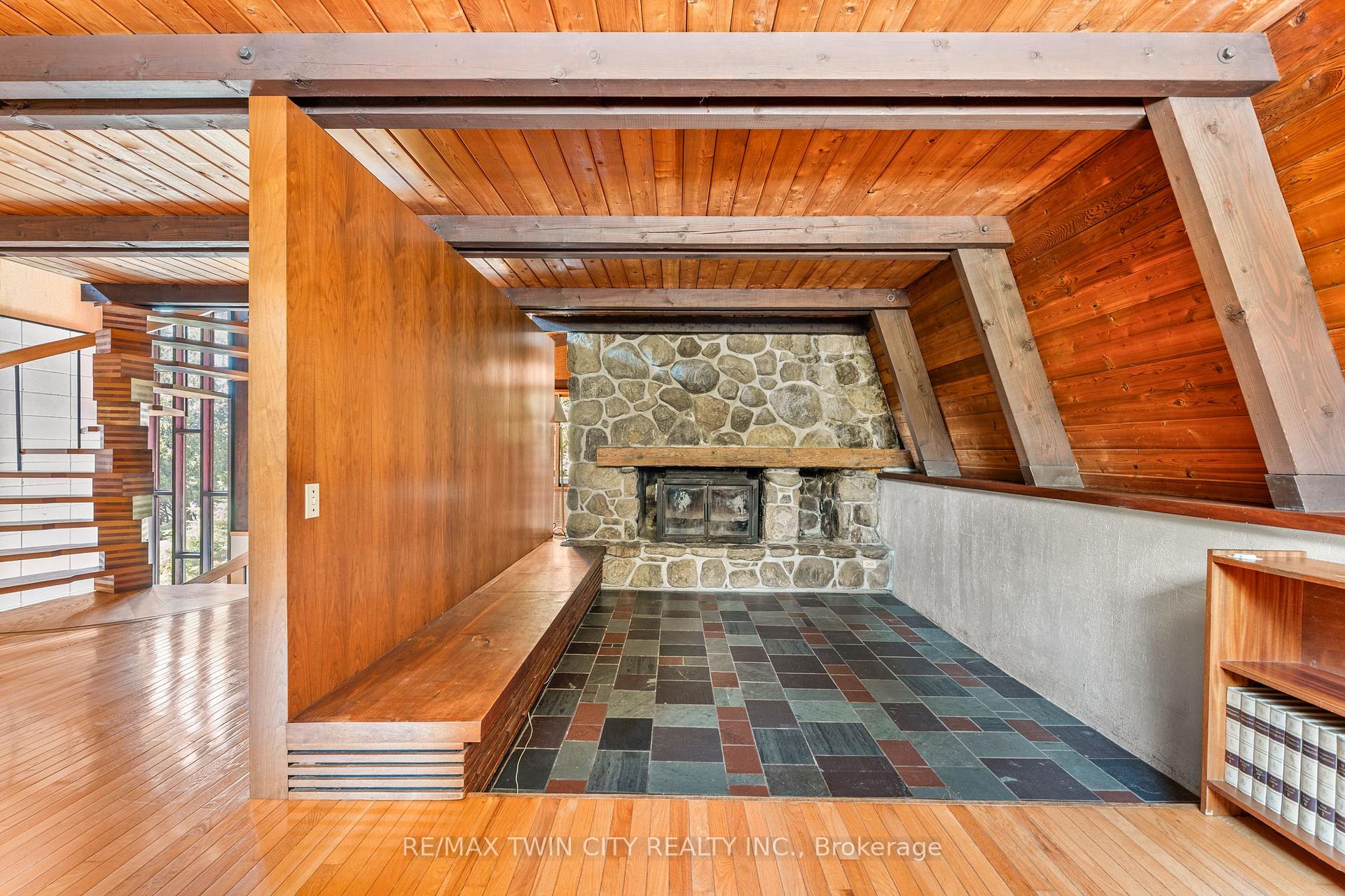 Photo 16 of 121 Grand Hill Drive, Kitchener — HOMEH