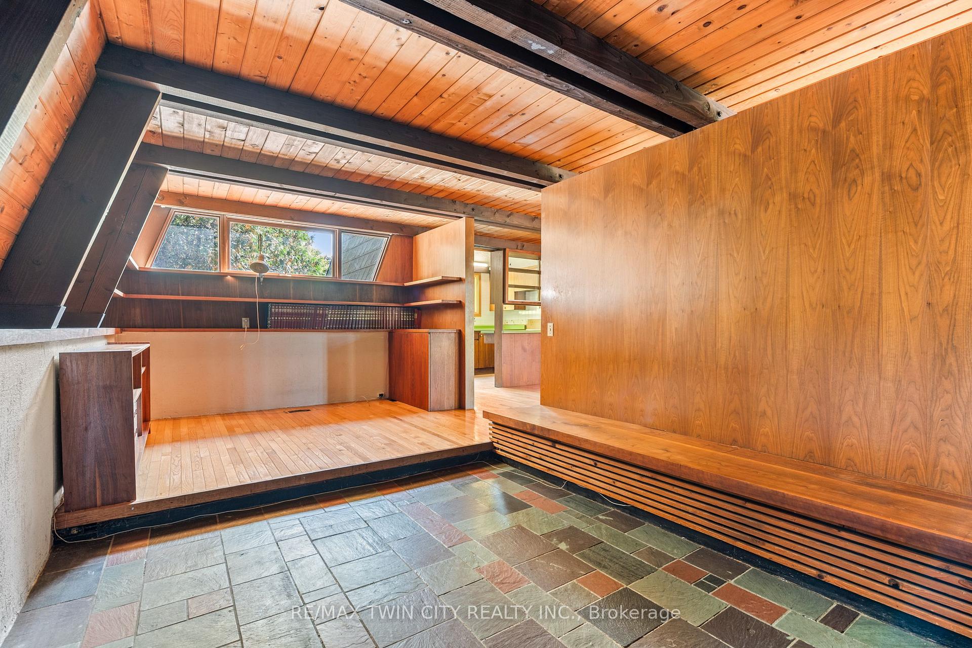 Photo 17 of 121 Grand Hill Drive, Kitchener — HOMEH