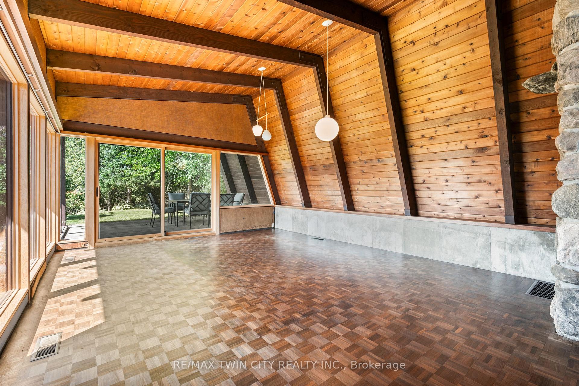Photo 18 of 121 Grand Hill Drive, Kitchener — HOMEH