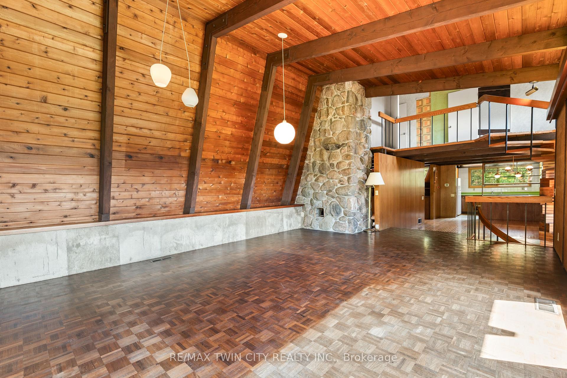 Photo 19 of 121 Grand Hill Drive, Kitchener — HOMEH