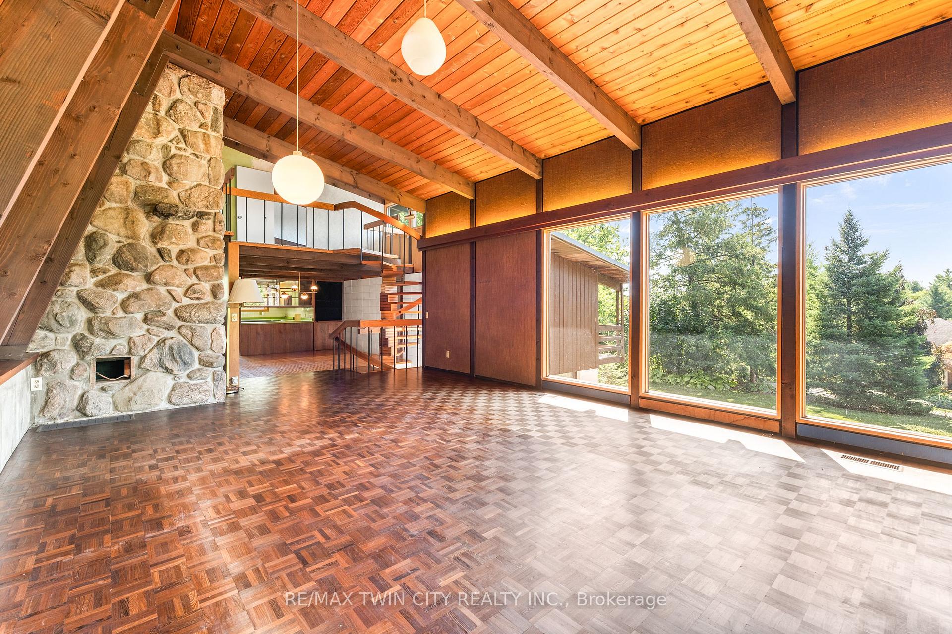 Photo 20 of 121 Grand Hill Drive, Kitchener — HOMEH