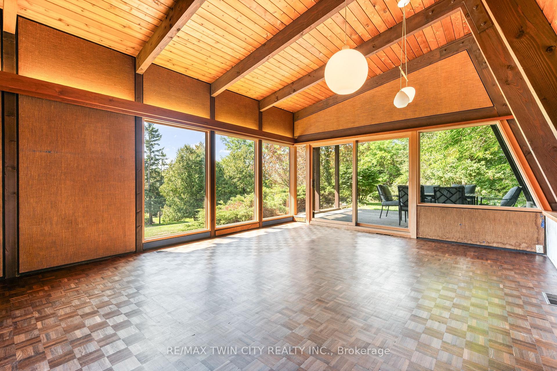 Photo 21 of 121 Grand Hill Drive, Kitchener — HOMEH