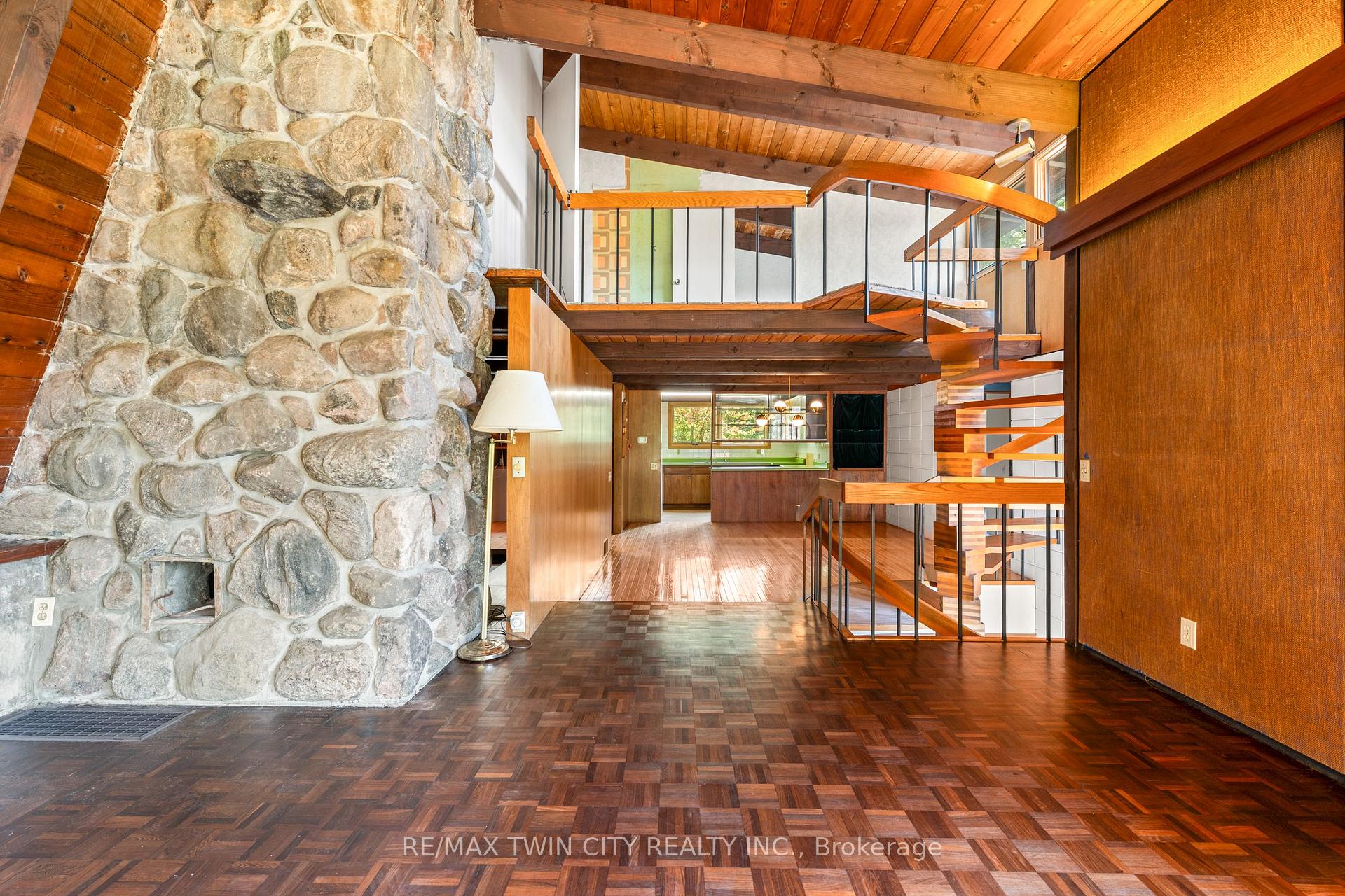 Photo 22 of 121 Grand Hill Drive, Kitchener — HOMEH