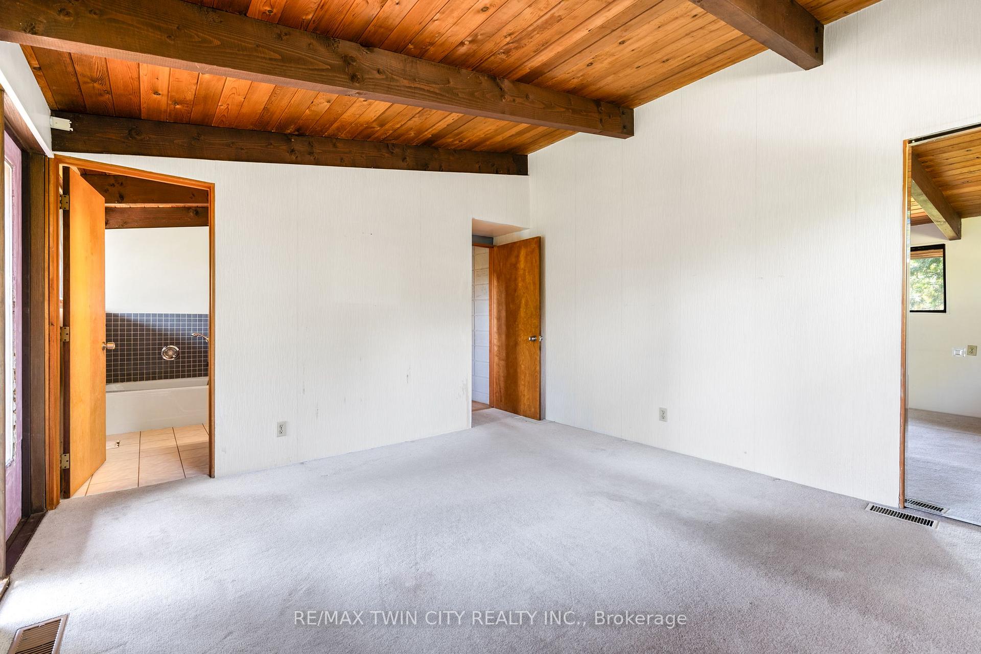 Photo 25 of 121 Grand Hill Drive, Kitchener — HOMEH