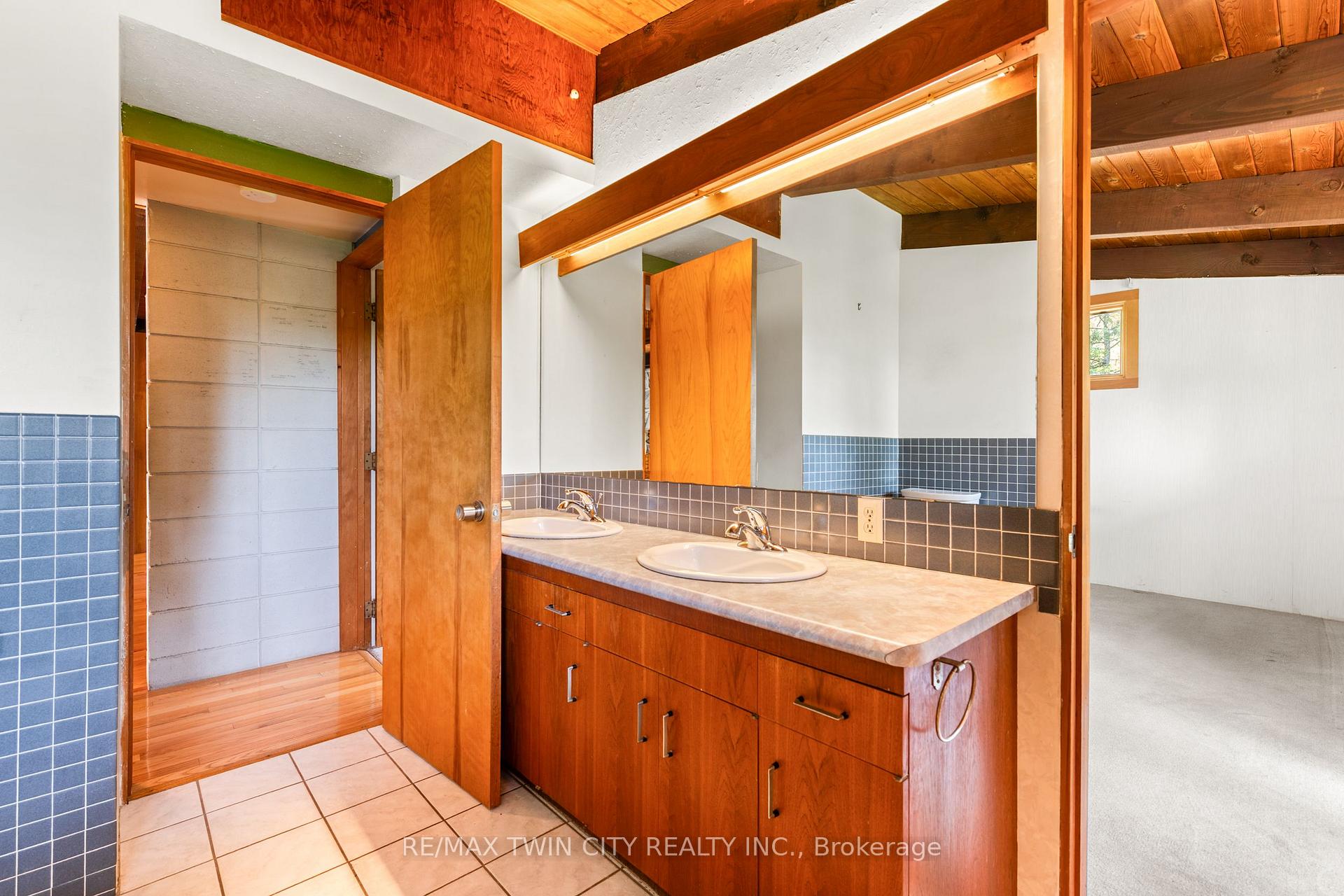 Photo 26 of 121 Grand Hill Drive, Kitchener — HOMEH