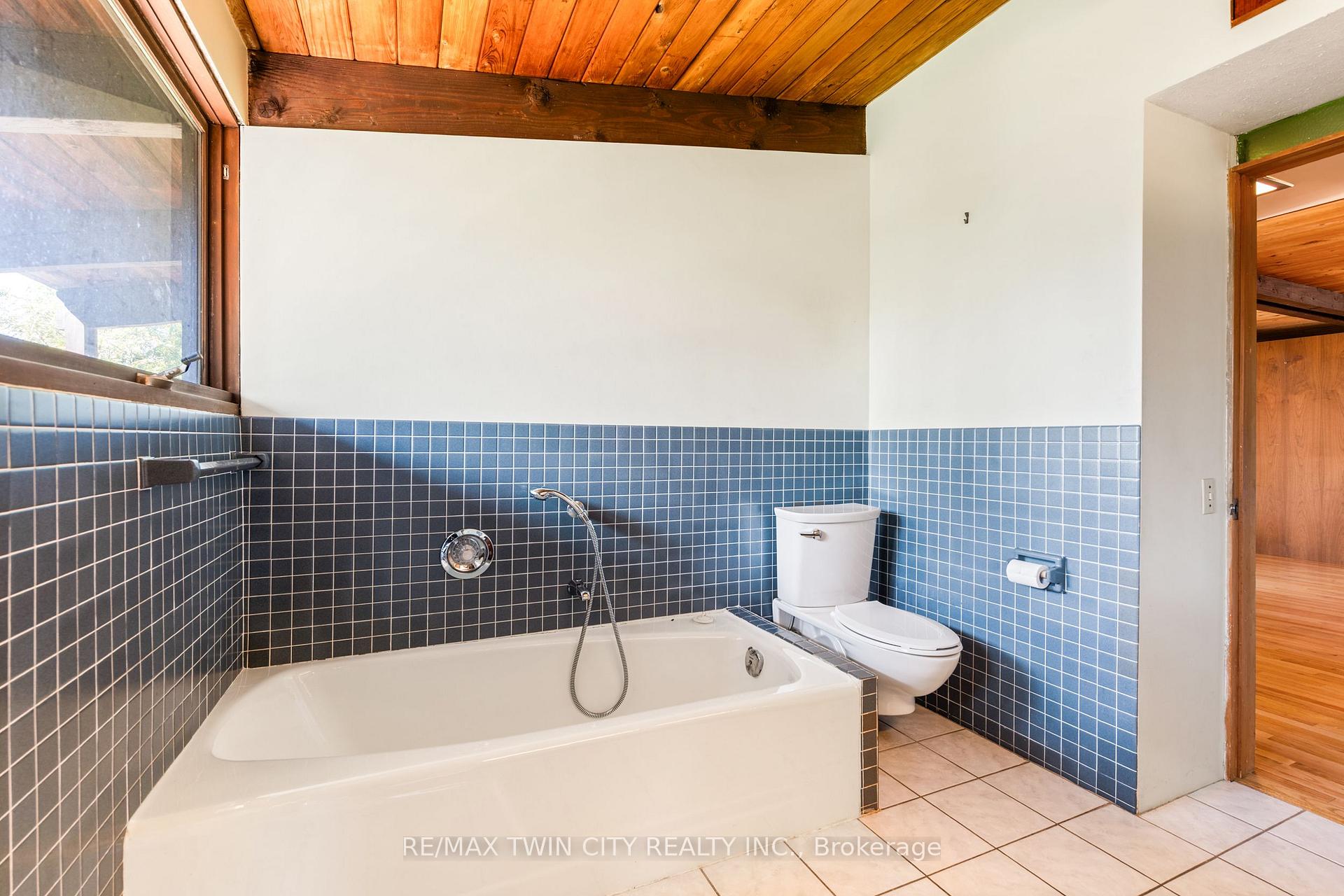 Photo 27 of 121 Grand Hill Drive, Kitchener — HOMEH