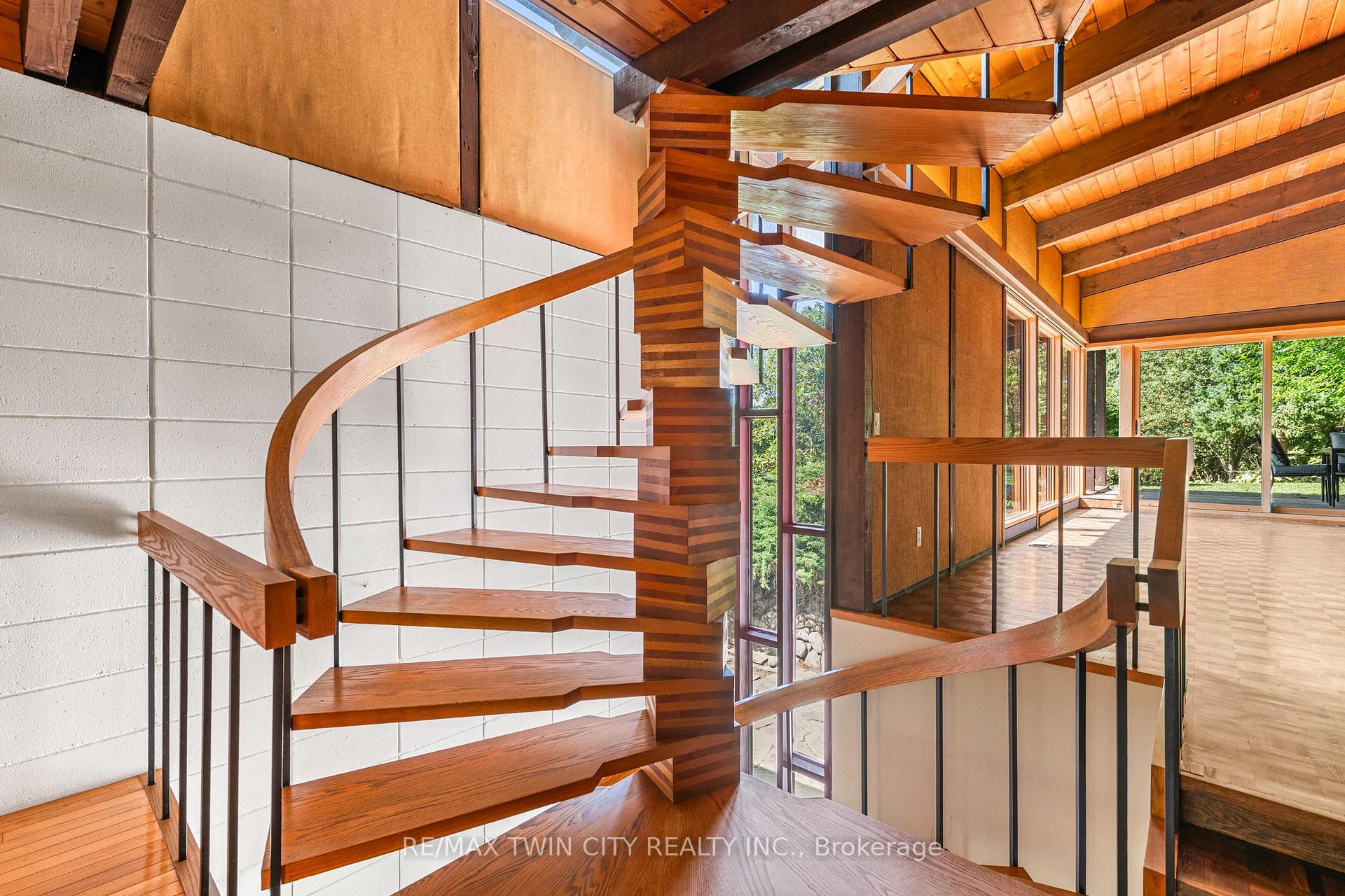 Photo 28 of 121 Grand Hill Drive, Kitchener — HOMEH