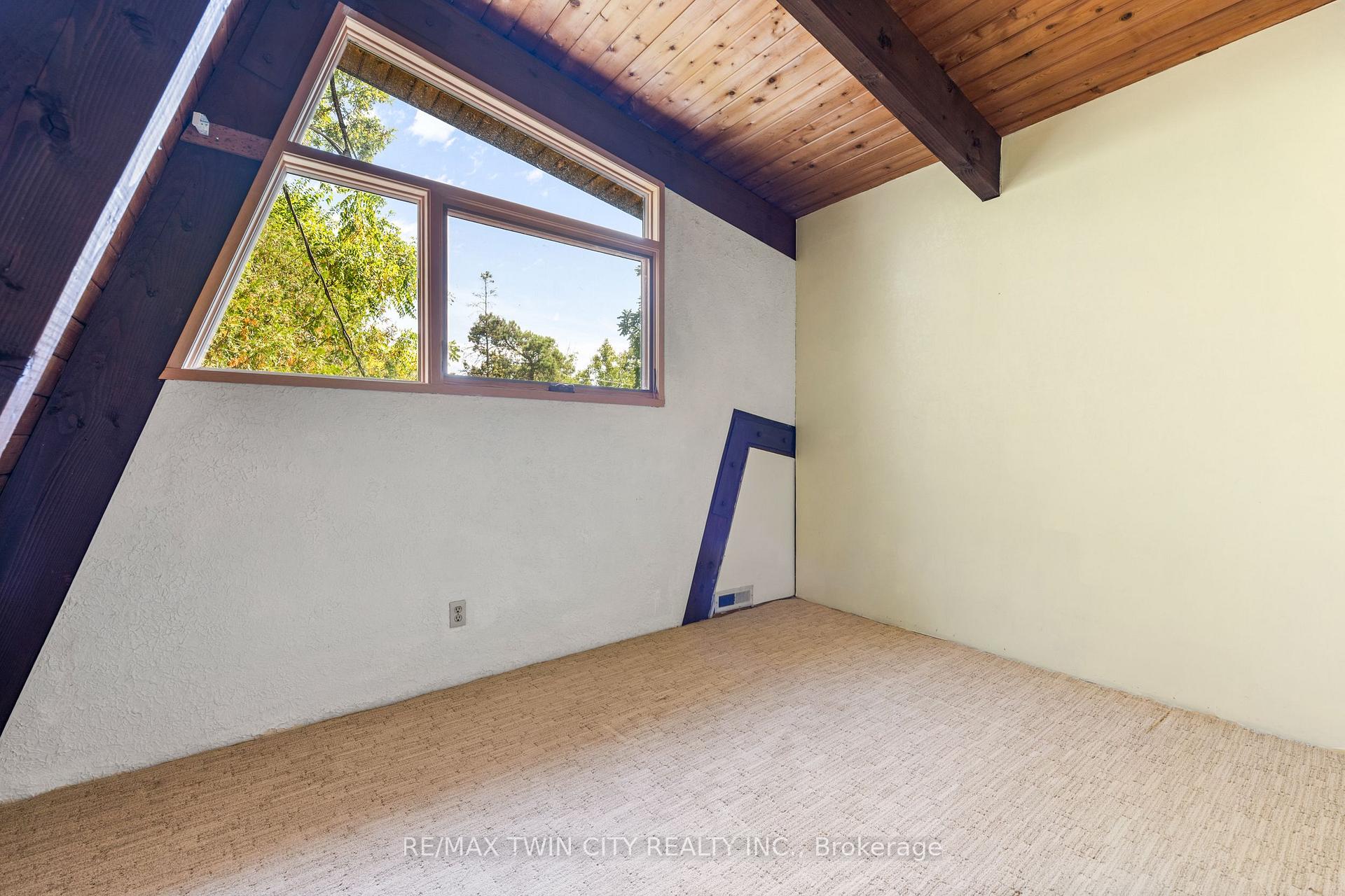 Photo 31 of 121 Grand Hill Drive, Kitchener — HOMEH