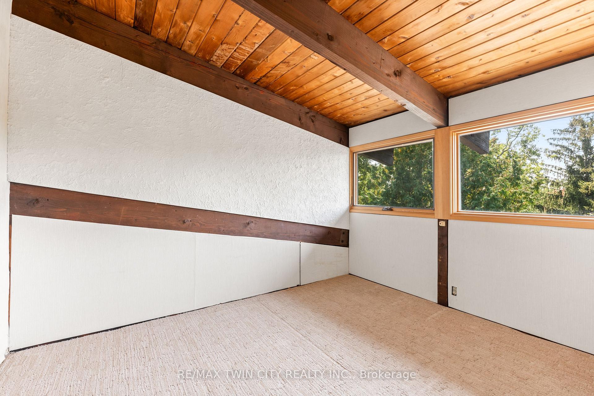 Photo 32 of 121 Grand Hill Drive, Kitchener — HOMEH