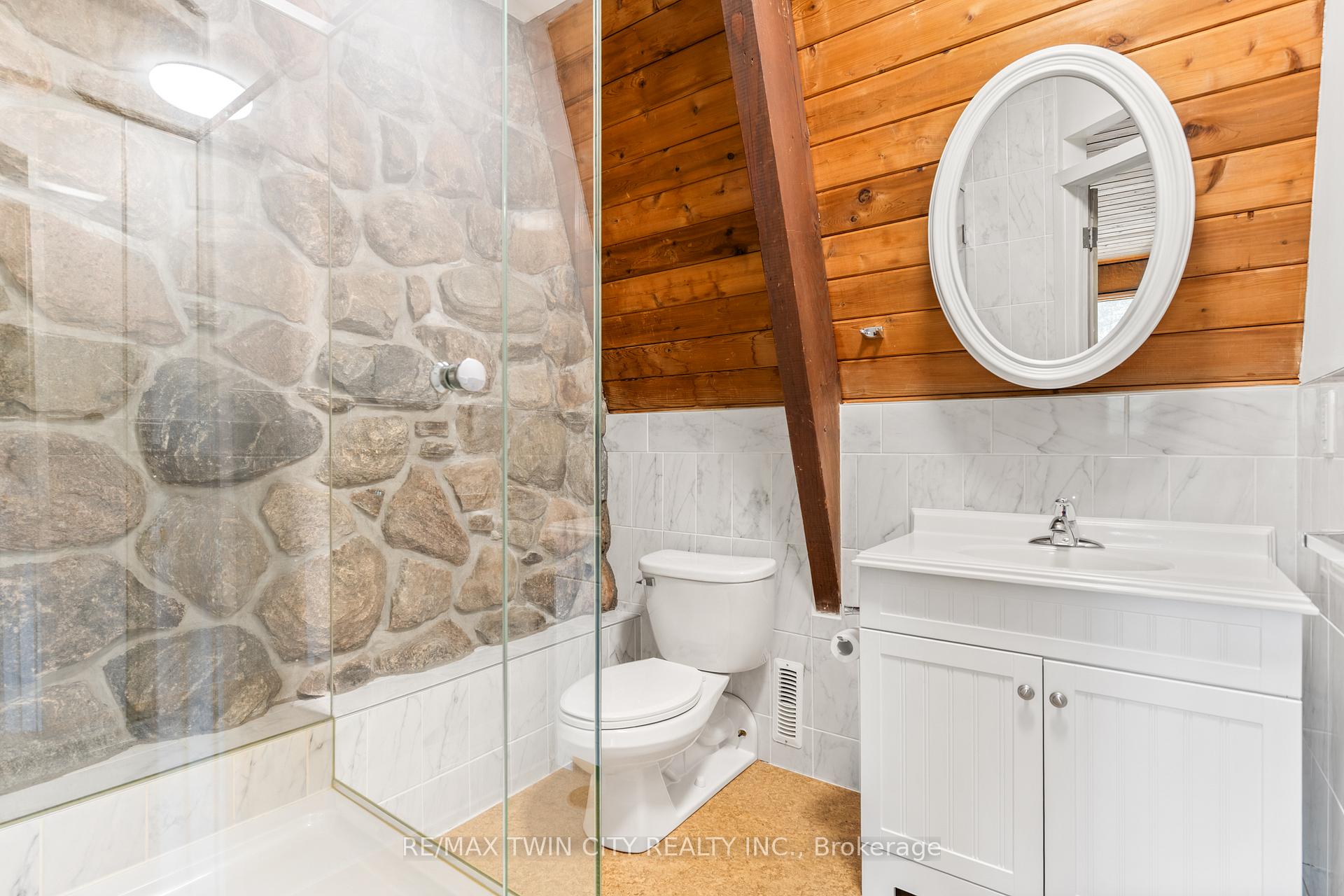 Photo 33 of 121 Grand Hill Drive, Kitchener — HOMEH