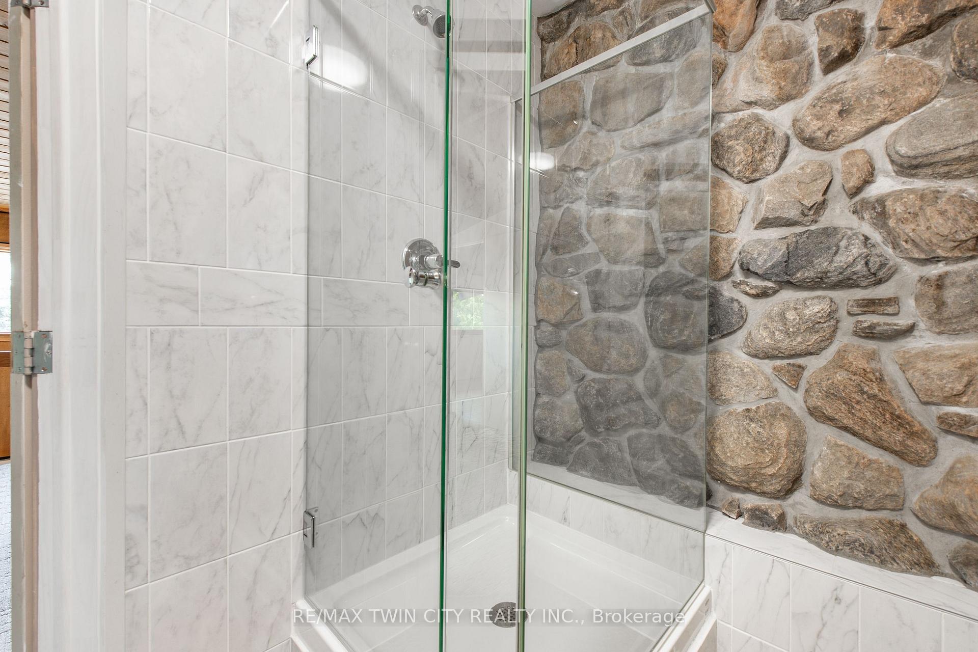 Photo 34 of 121 Grand Hill Drive, Kitchener — HOMEH