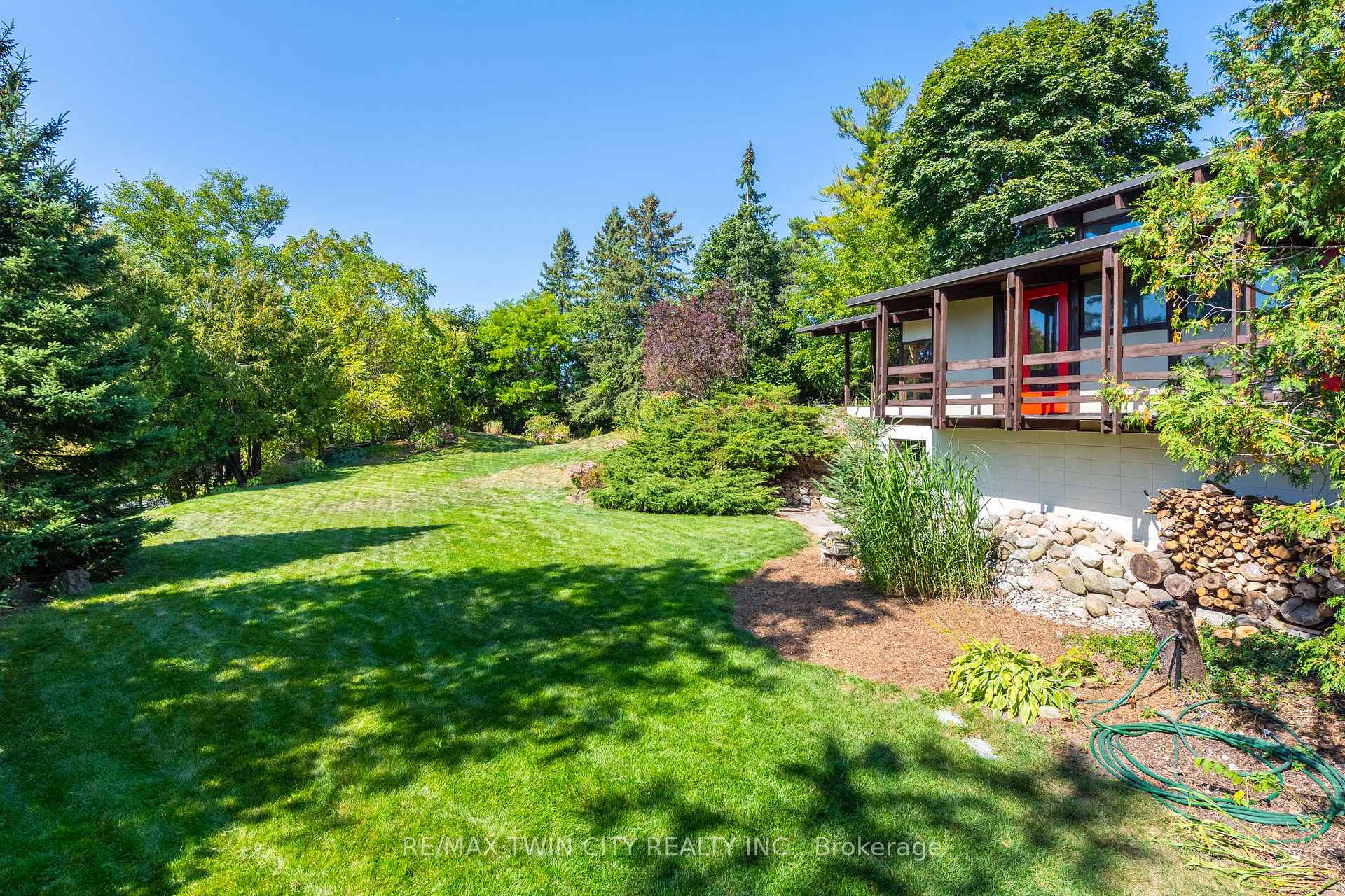 Photo 43 of 121 Grand Hill Drive, Kitchener — HOMEH