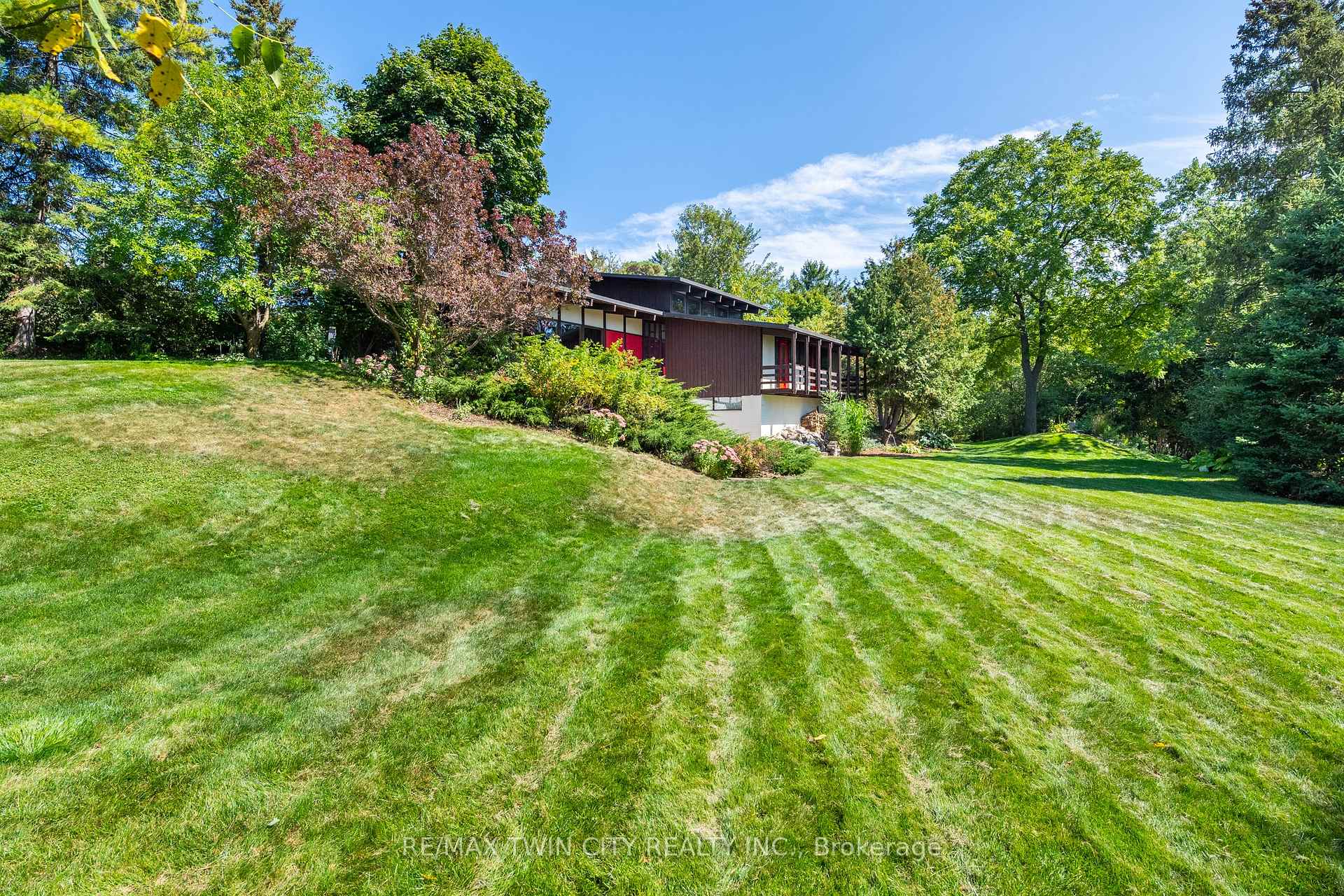 Photo 45 of 121 Grand Hill Drive, Kitchener — HOMEH