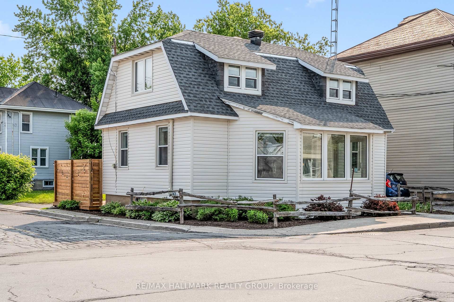 Front of 6595 Fourth Line Road