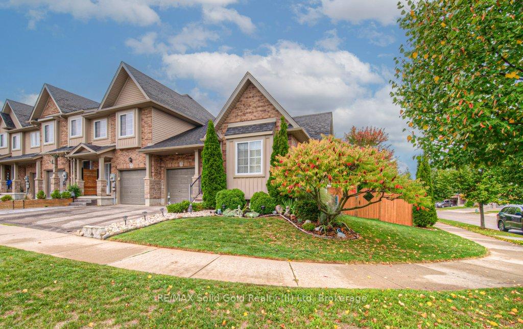Photo 2 of 970 Zeller Crescent N, Kitchener — HOMEH