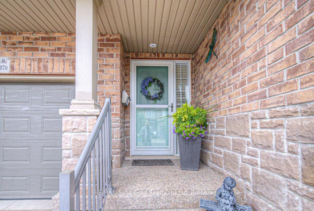 Photo 3 of 970 Zeller Crescent N, Kitchener — HOMEH