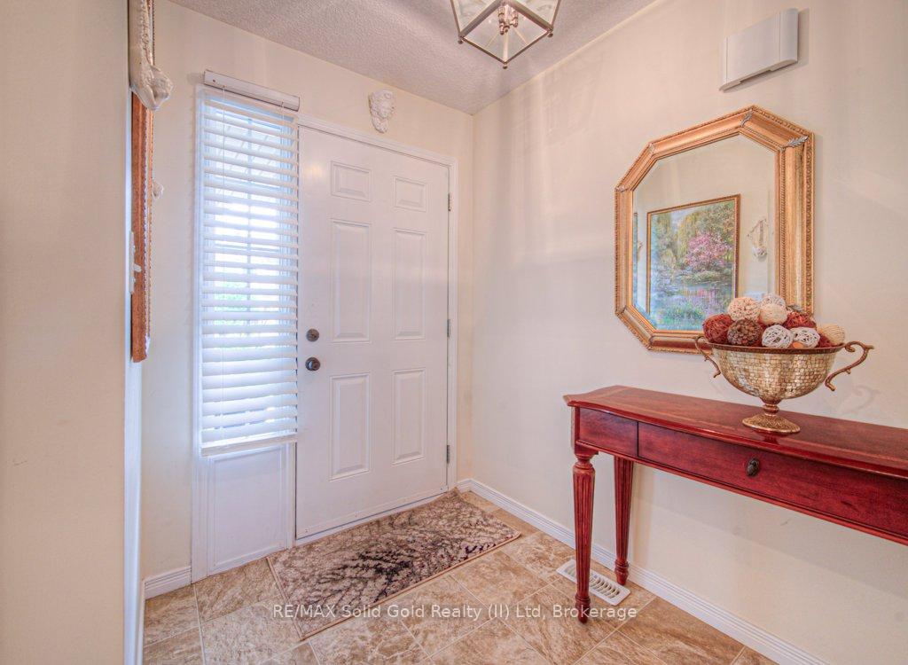 Photo 4 of 970 Zeller Crescent N, Kitchener — HOMEH