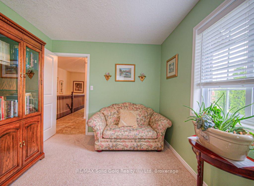 Photo 6 of 970 Zeller Crescent N, Kitchener — HOMEH