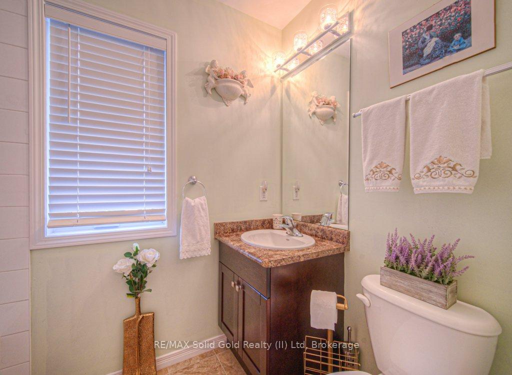 Photo 7 of 970 Zeller Crescent N, Kitchener — HOMEH