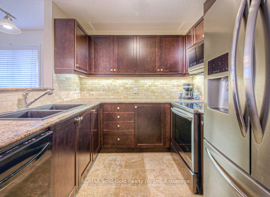 Photo 8 of 970 Zeller Crescent N, Kitchener — HOMEH