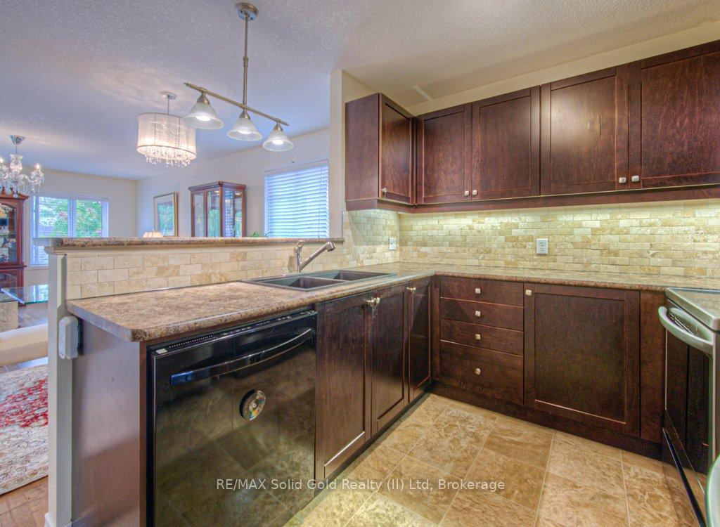 Photo 9 of 970 Zeller Crescent N, Kitchener — HOMEH