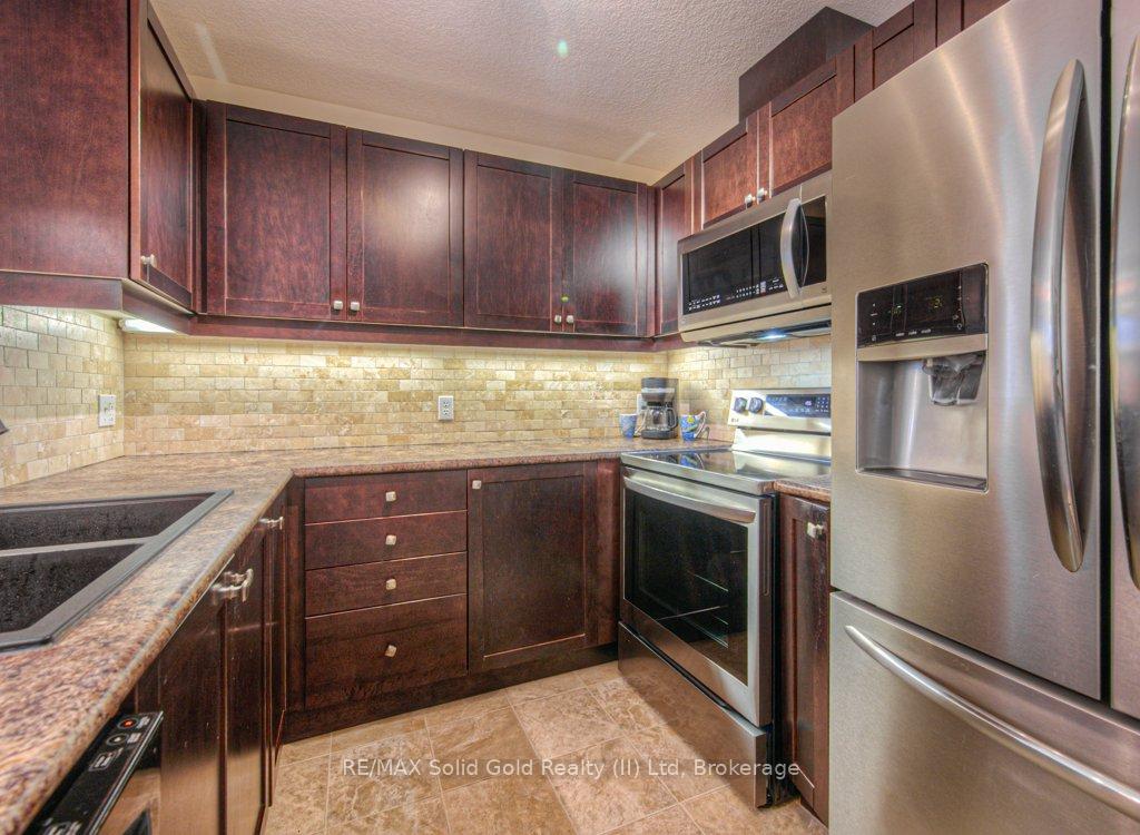 Photo 10 of 970 Zeller Crescent N, Kitchener — HOMEH