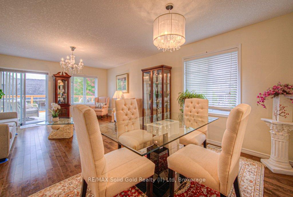 Photo 11 of 970 Zeller Crescent N, Kitchener — HOMEH
